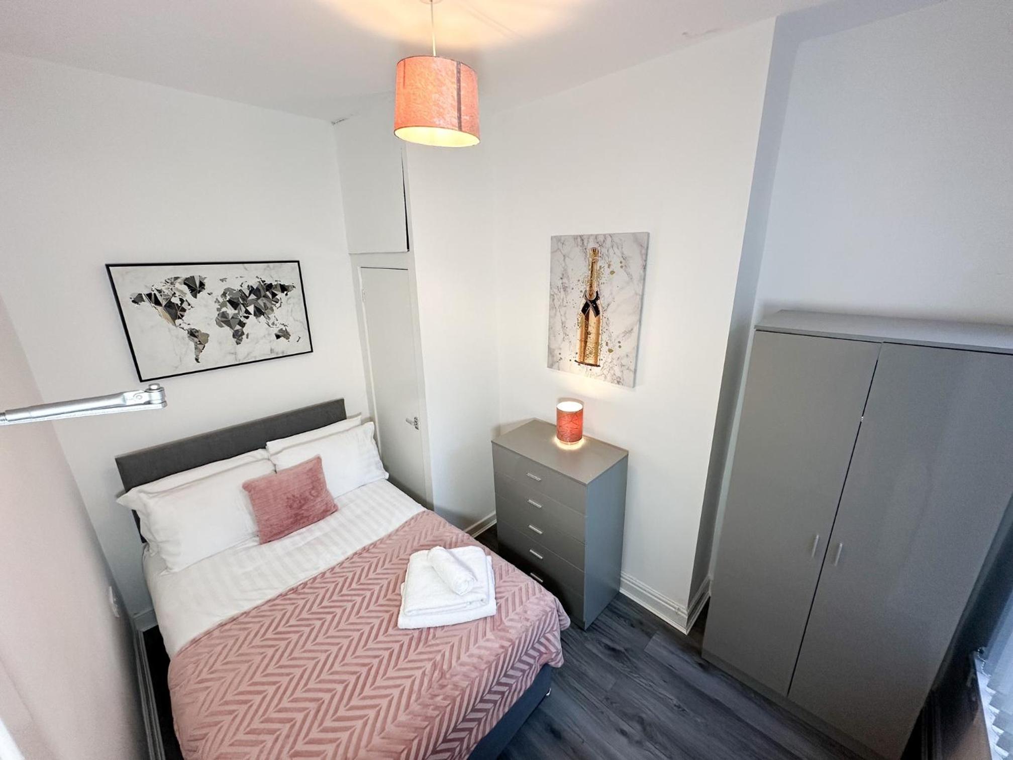 Anfield Cottage Liverpool by Smart Corporate Stays view 5
