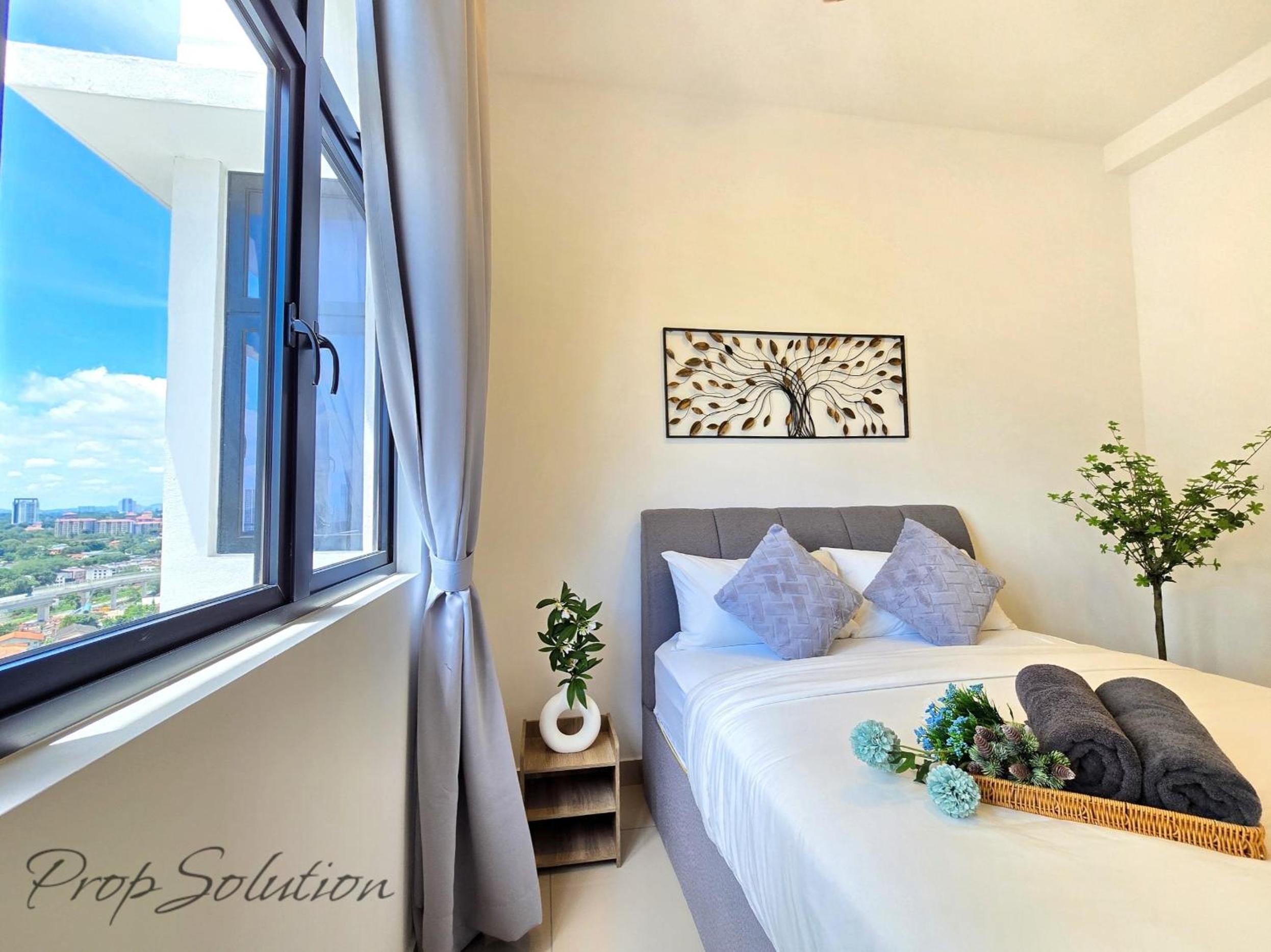 Cozy Central City 4BR Suite near JB CIQ 12Pax