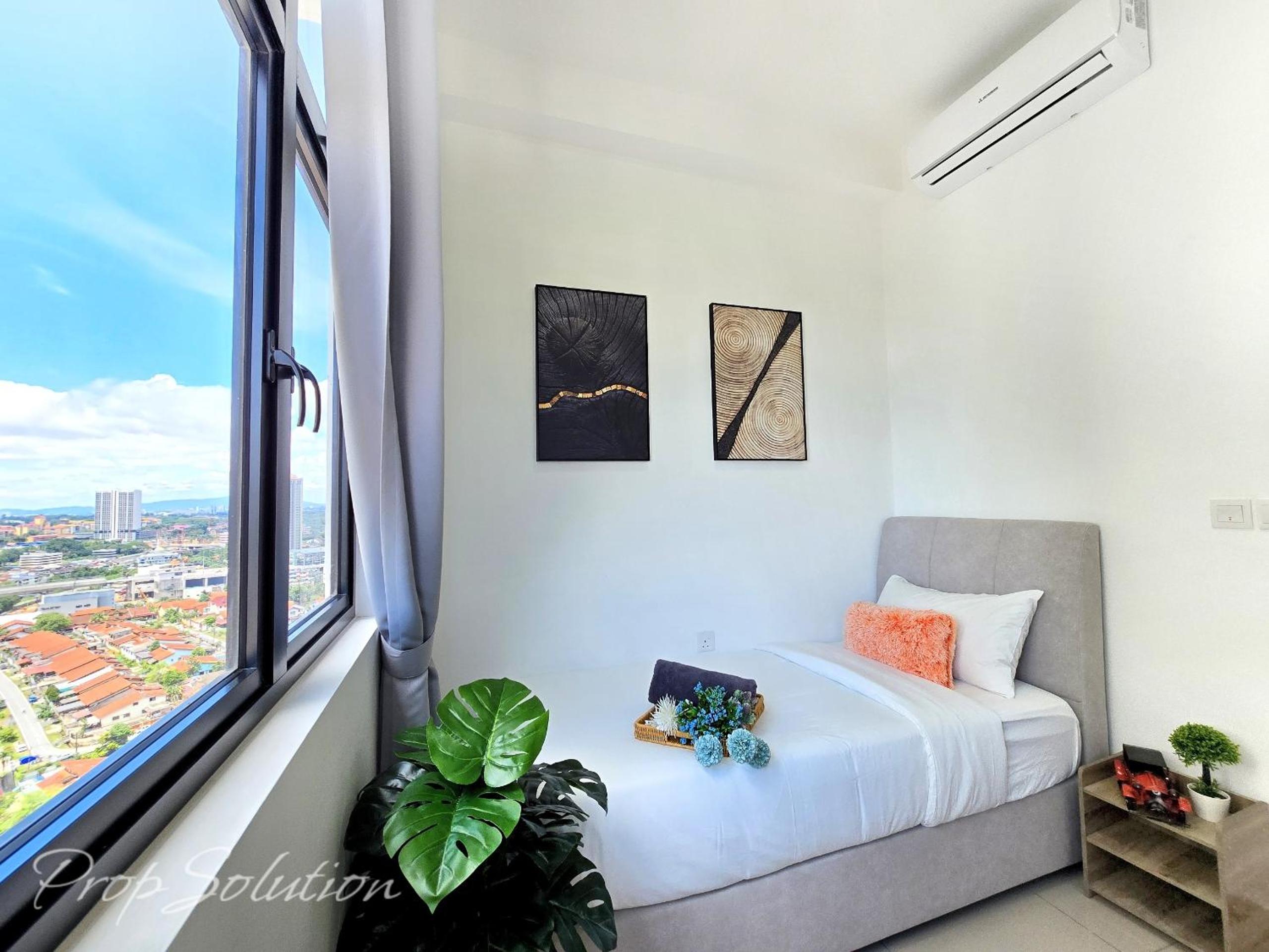 Cozy Central City 4BR Suite near JB CIQ 12Pax