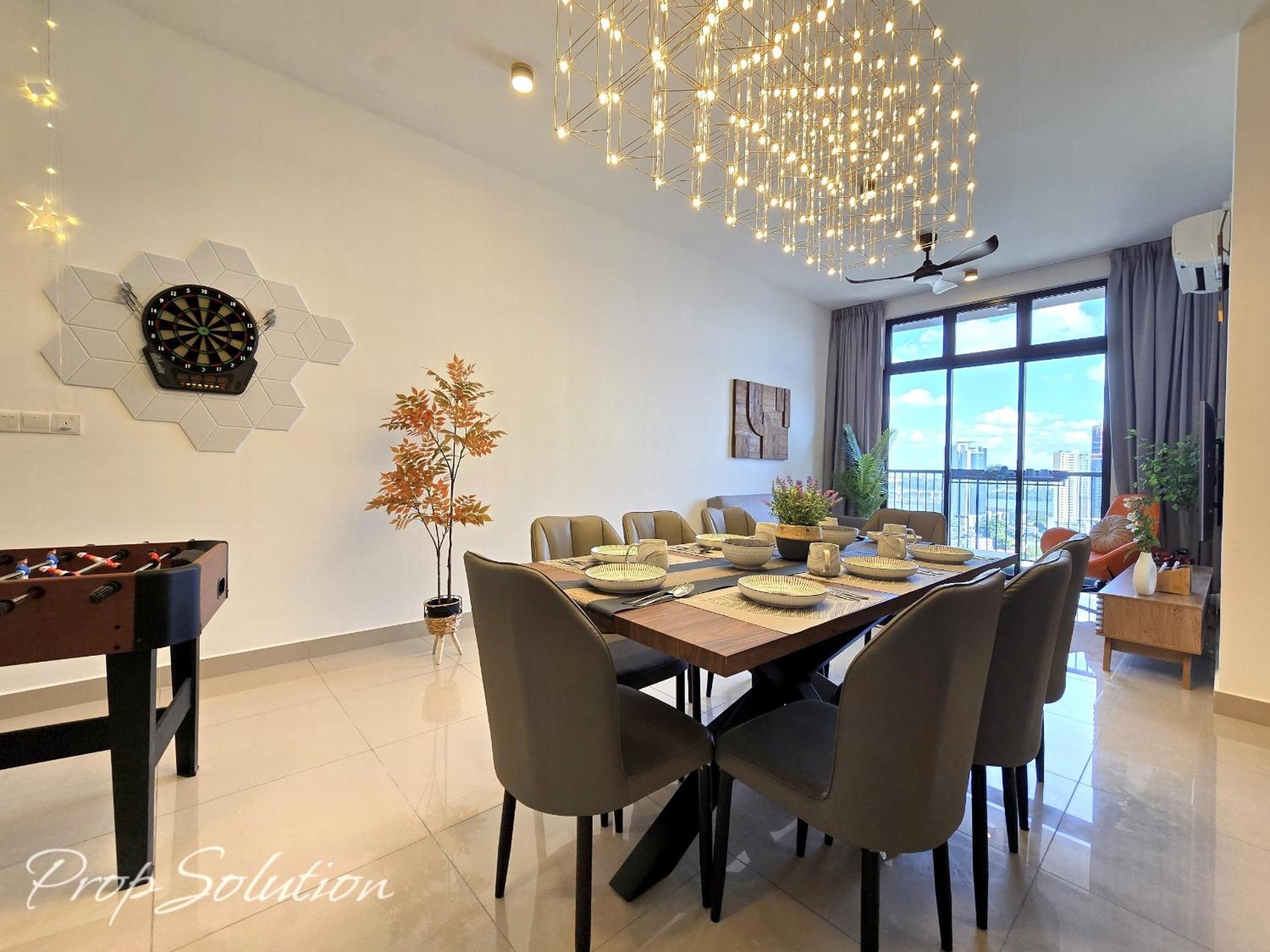 Cozy Central City 4BR Suite near JB CIQ 12Pax