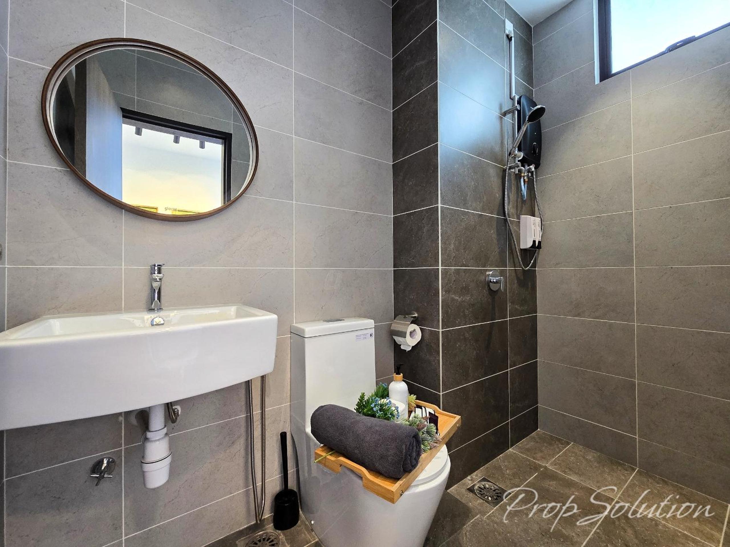 Cozy Central City 4BR Suite near JB CIQ 12Pax