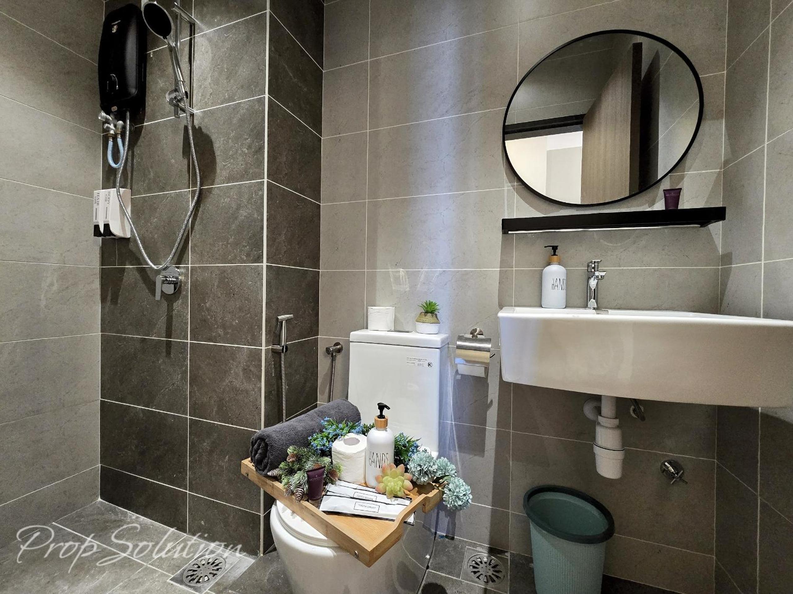 Cozy Central City 4BR Suite near JB CIQ 12Pax