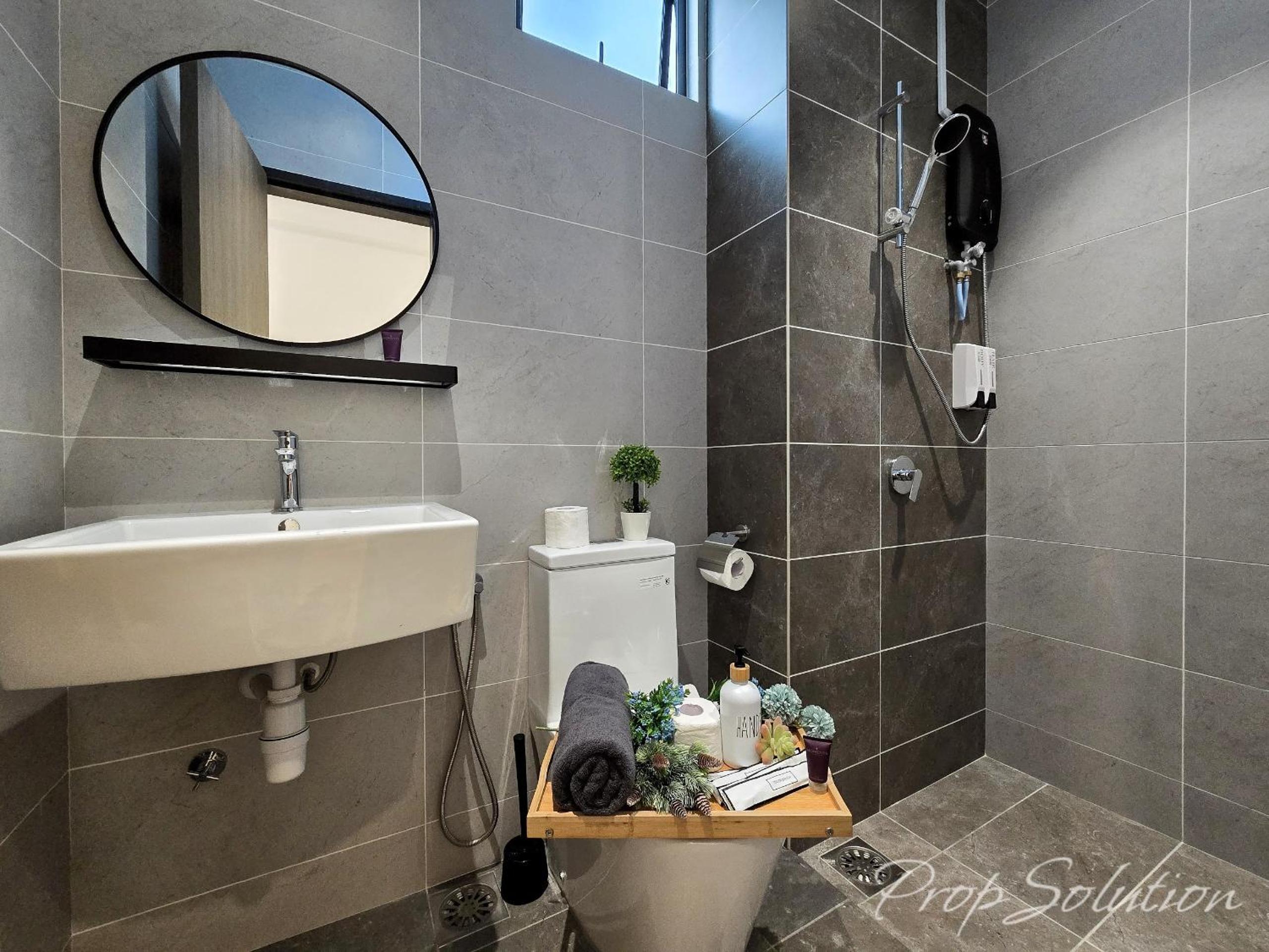 Cozy Central City 4BR Suite near JB CIQ 12Pax