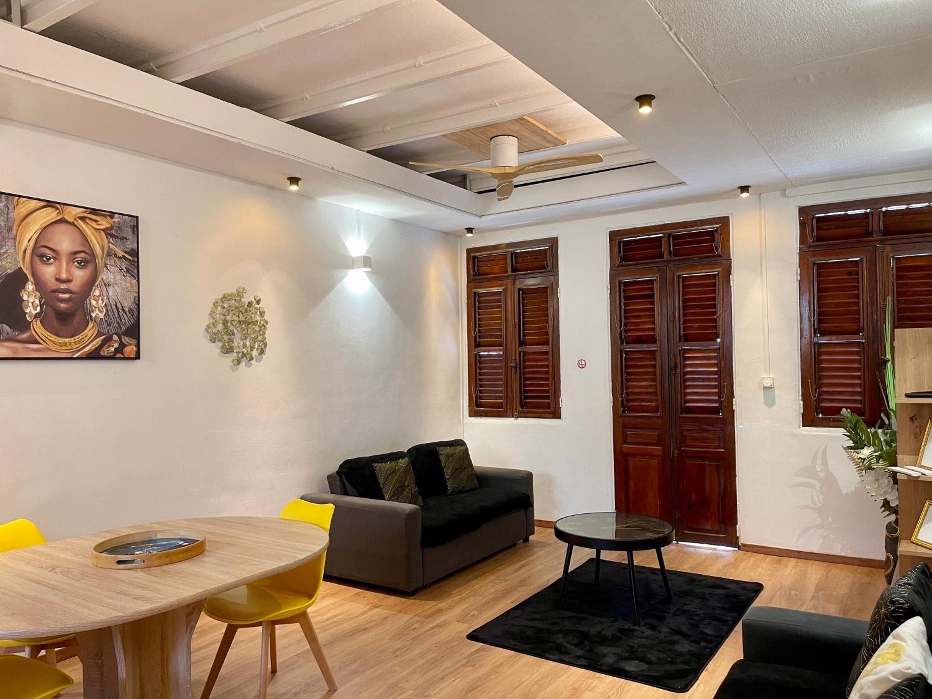 LOFT T2 en couleur en plein centre ville Fort-De-France Martinique