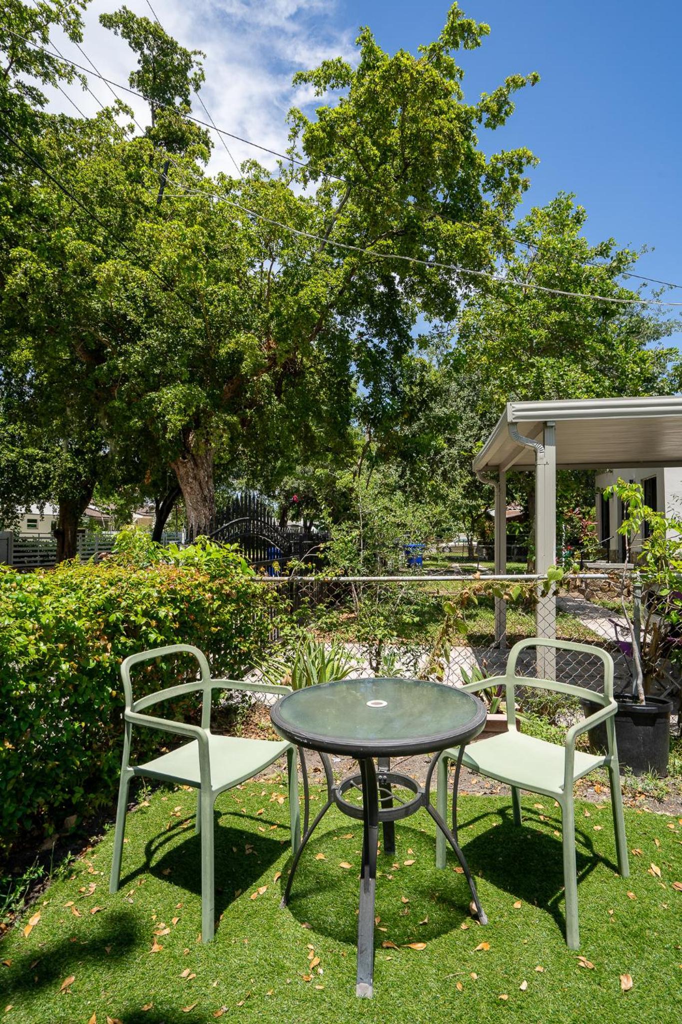 Private Rooms at Miami, Buena Vista with Parking