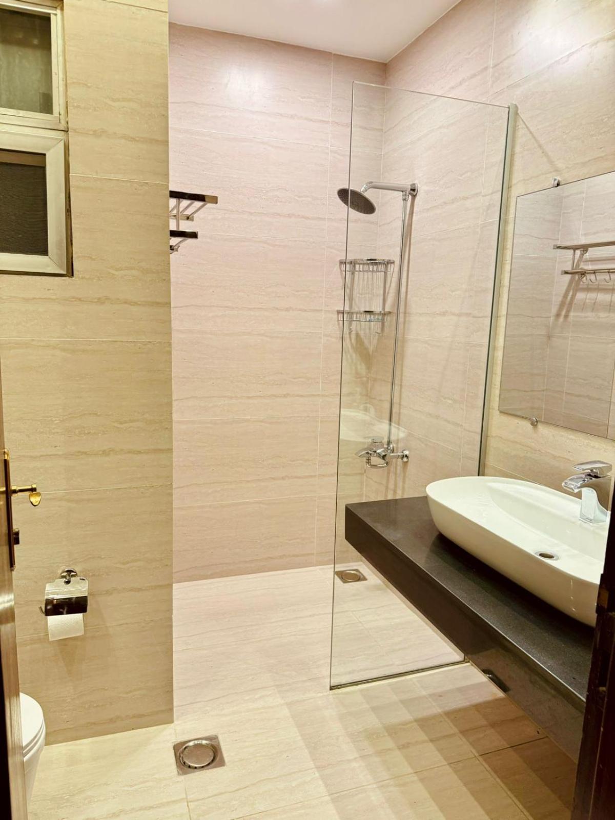 Abu Dhabi Tower Luxurious Apartments - LMY Islamabad