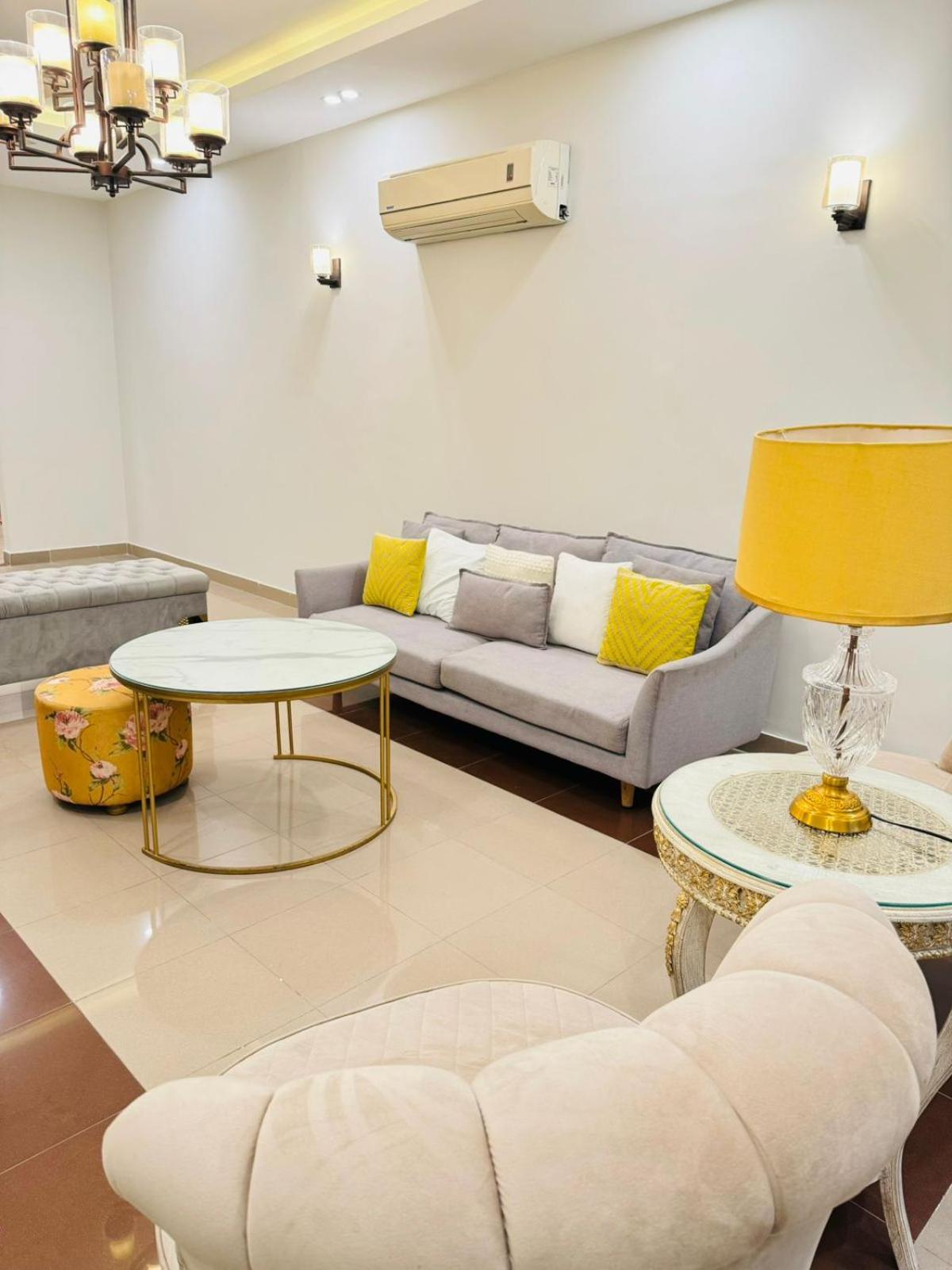 Abu Dhabi Tower Luxurious Apartments - LMY Islamabad