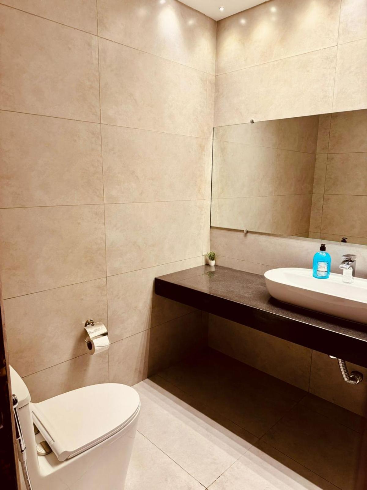 Abu Dhabi Tower Luxurious Apartments - LMY Islamabad