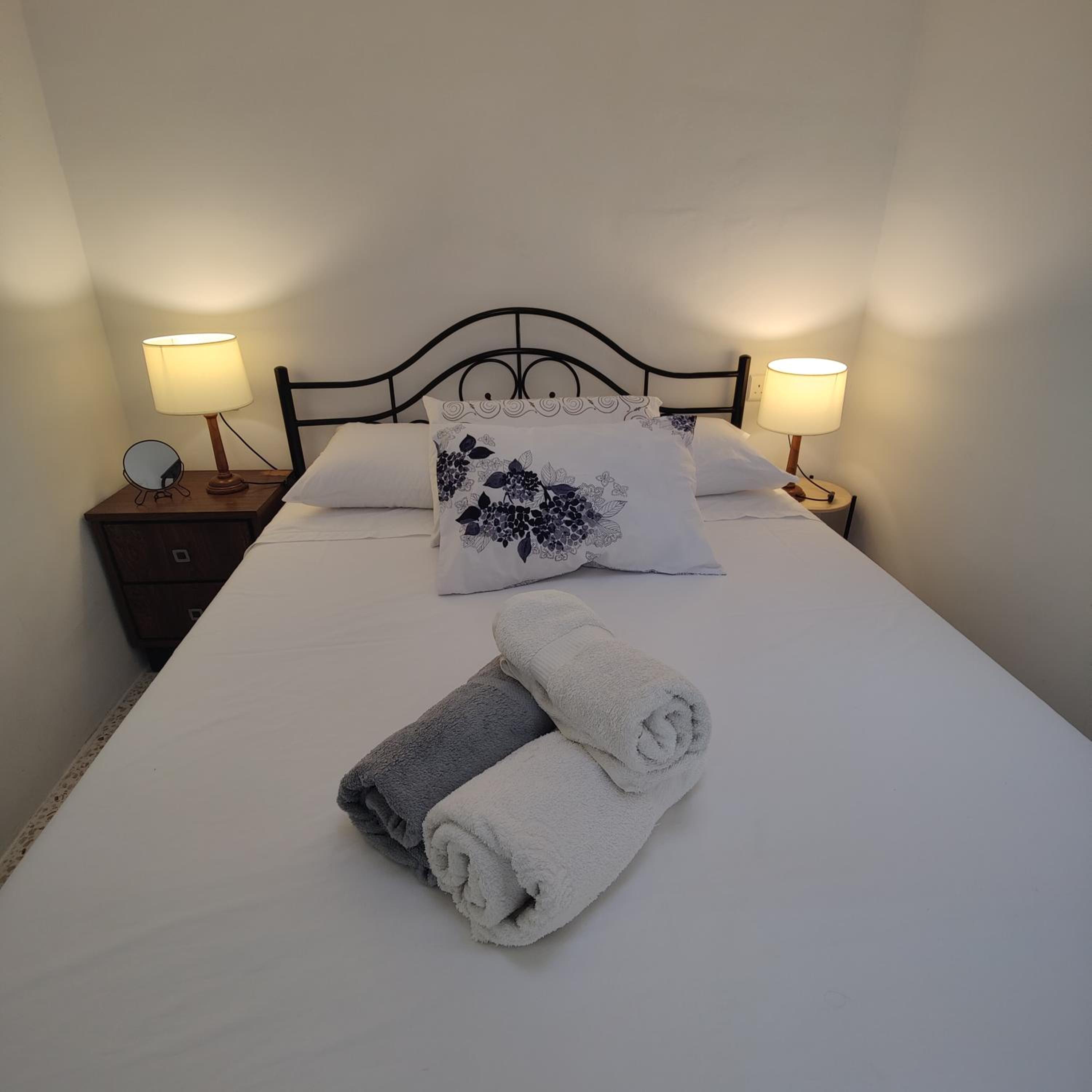 Malta, Sliema holiday flat - minutes from the sea! view 2