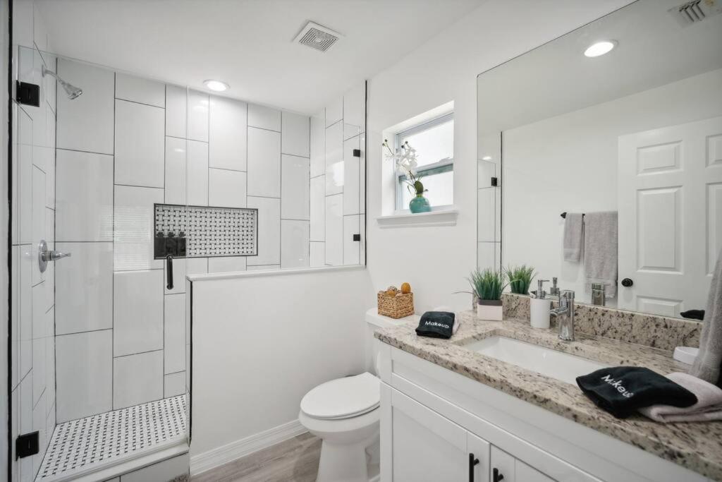Stylish in heart of Tampa 2bed 2bath Close to YBOR view 2