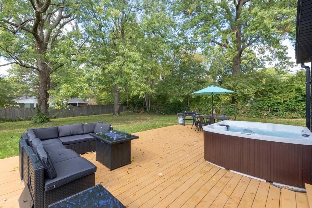 The Luxe Hot Tub10 Min Keenland12 Min Downtown view 5