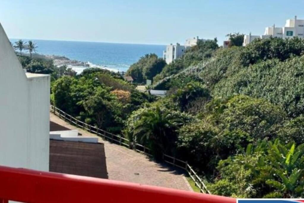 Santorini, Shakas Rock, Ballito Holiday, 3 bedroom, sleeps 6, 3rd floor apartment