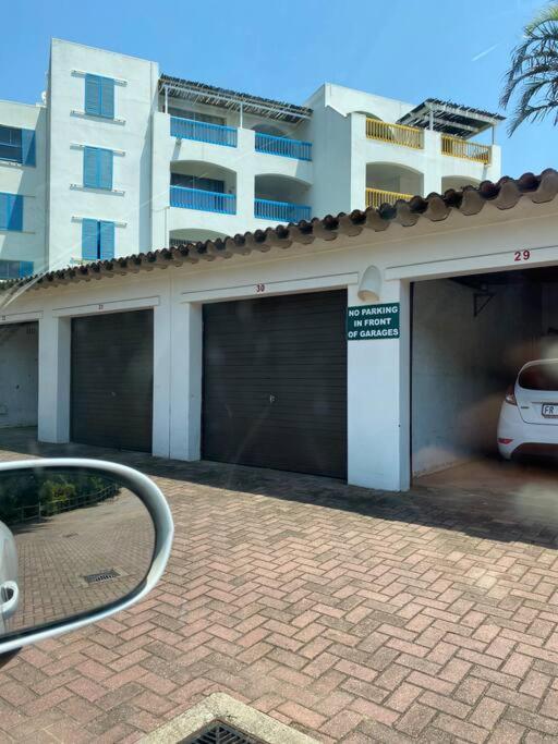 Santorini, Shakas Rock, Ballito Holiday, 3 bedroom, sleeps 6, 3rd floor apartment