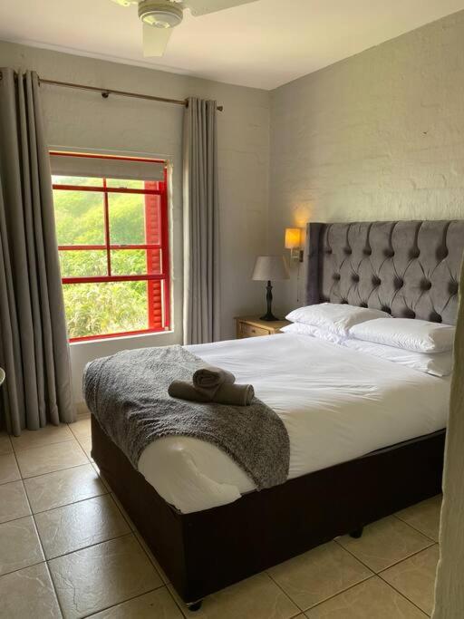 Santorini, Shakas Rock, Ballito Holiday, 3 bedroom, sleeps 6, 3rd floor apartment