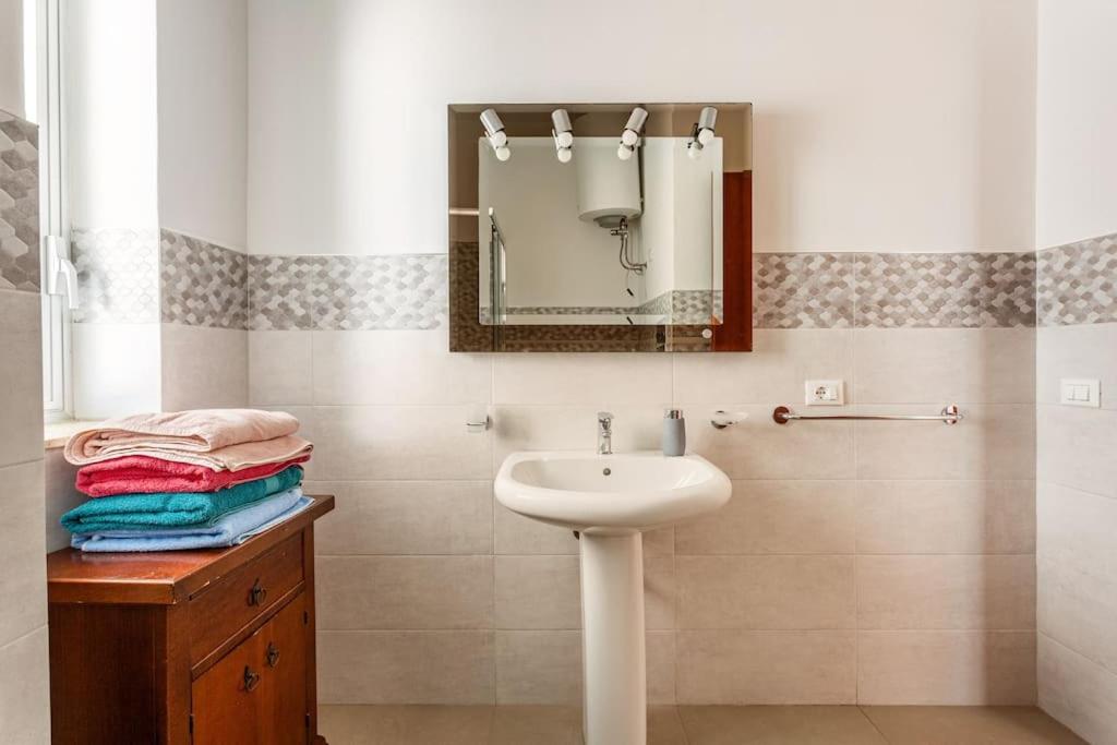 Bright apartment in Mondello 350 m to the beach view 4