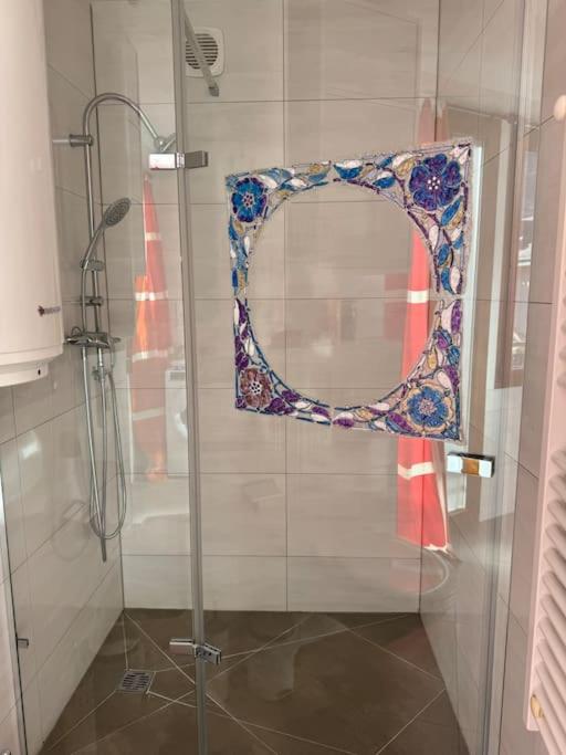 Appartement 70m2, entrée autonome, lit 180x200, terrasse privée, parking gratuit