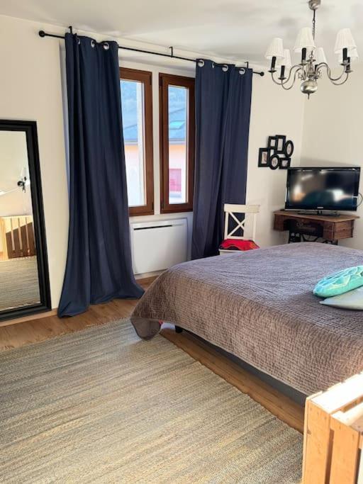 Appartement 70m2, entrée autonome, lit 180x200, terrasse privée, parking gratuit
