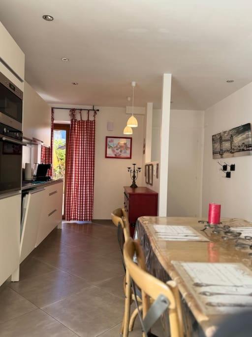 Appartement 70m2, entrée autonome, lit 180x200, terrasse privée, parking gratuit