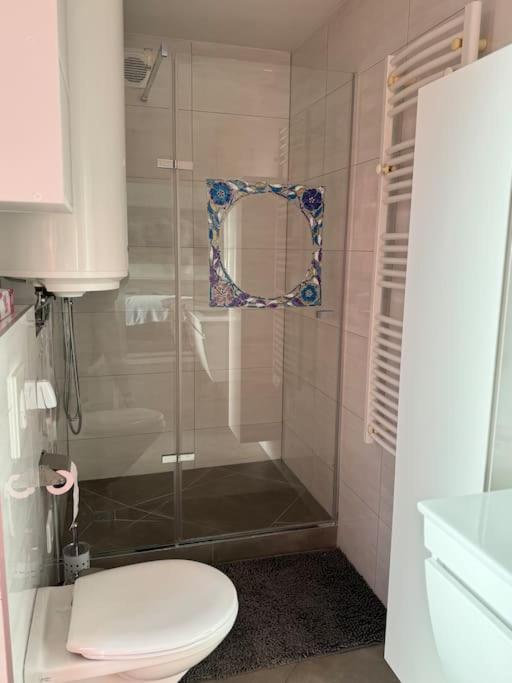 Appartement 70m2, entrée autonome, lit 180x200, terrasse privée, parking gratuit