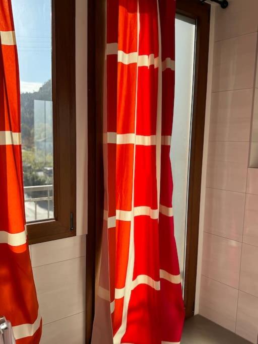 Appartement 70m2, entrée autonome, lit 180x200, terrasse privée, parking gratuit