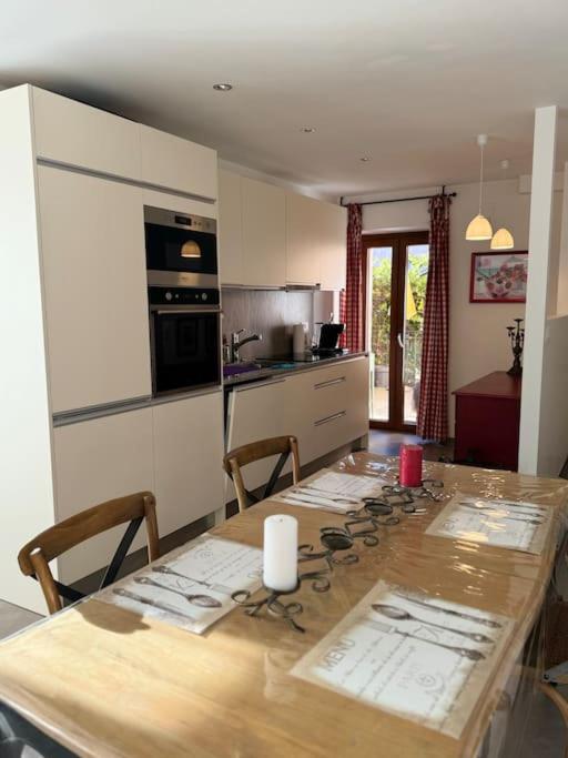 Appartement 70m2, entrée autonome, lit 180x200, terrasse privée, parking gratuit