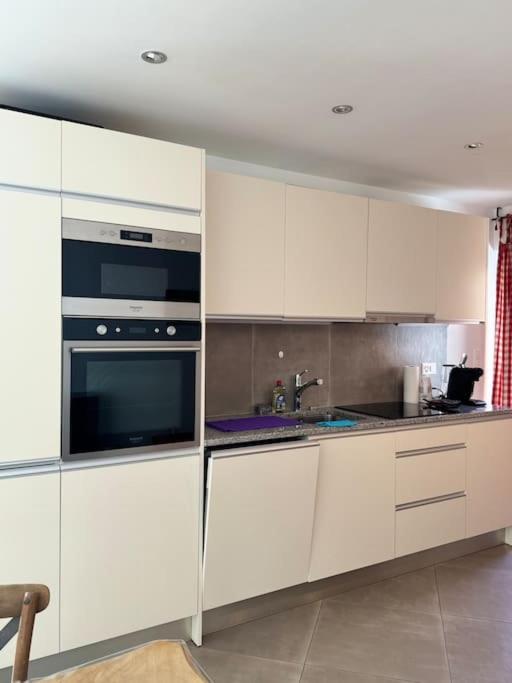 Appartement 70m2, entrée autonome, lit 180x200, terrasse privée, parking gratuit