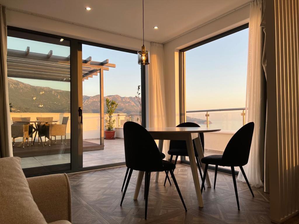 Luxury 4 Bedroom Penthouse with Pool, GYM and SPA view 4