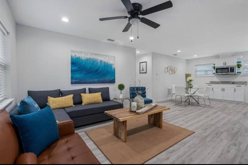 Trendy 2 bed 2 bath Heart of Tampa Unit B view 5