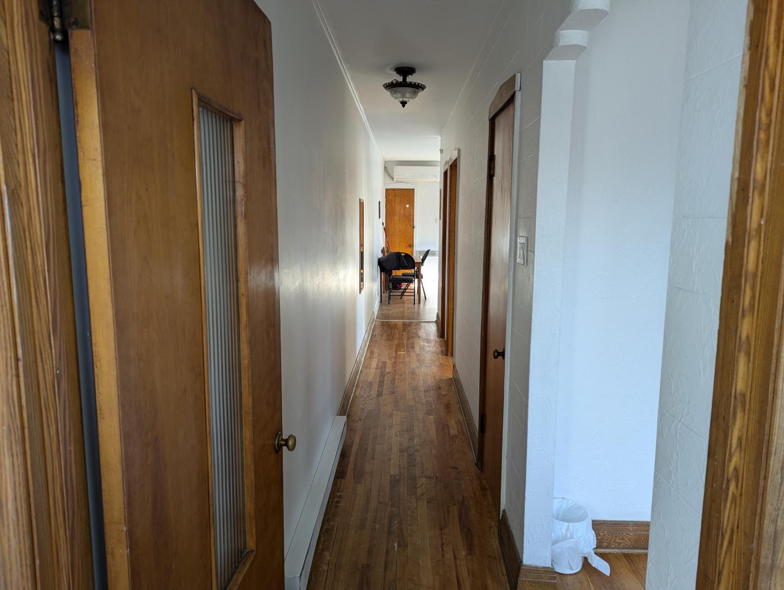 Comfy apartment close to Metro Monk station with self check in