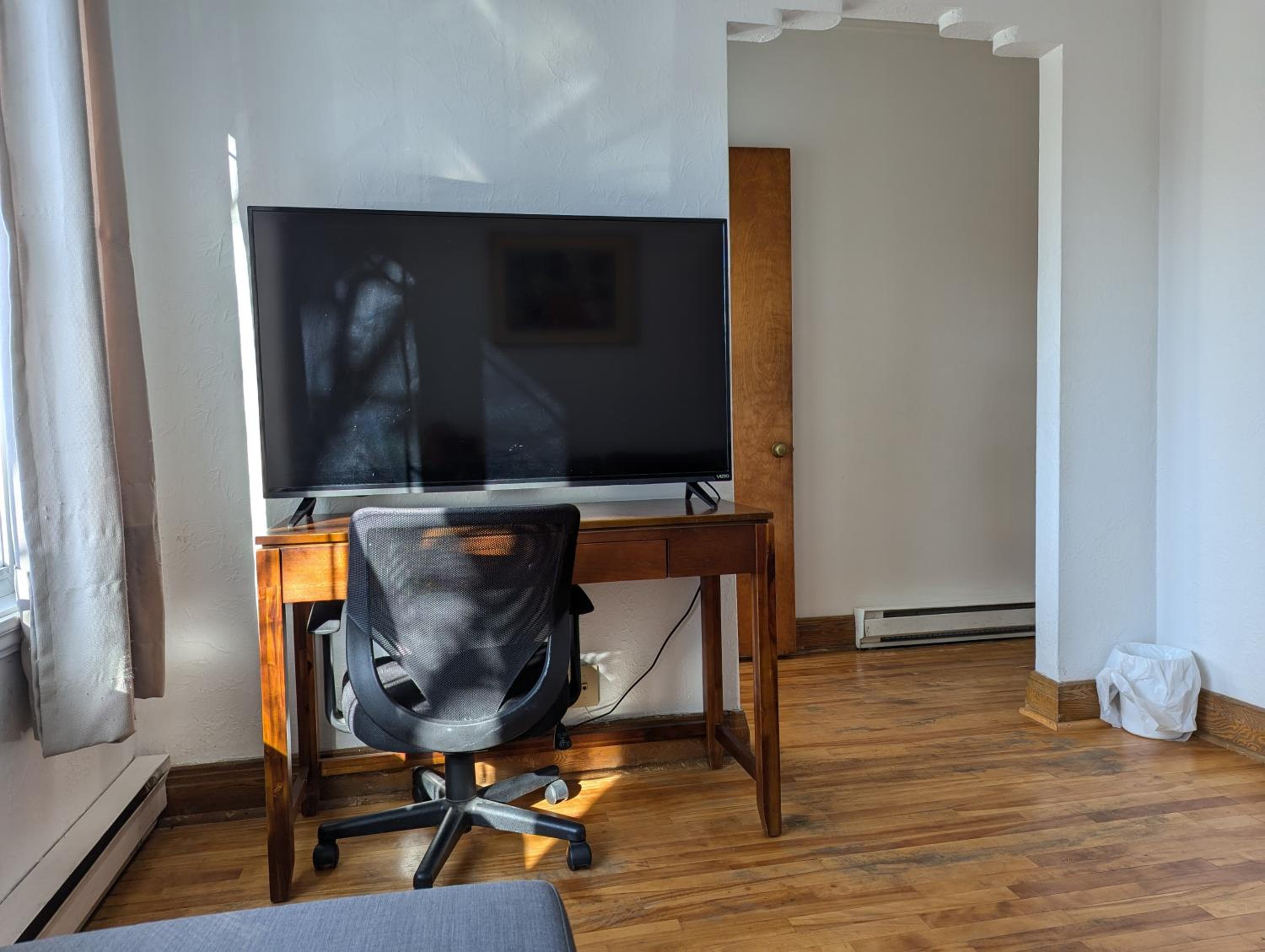 Comfy apartment close to Metro Monk station with self check in