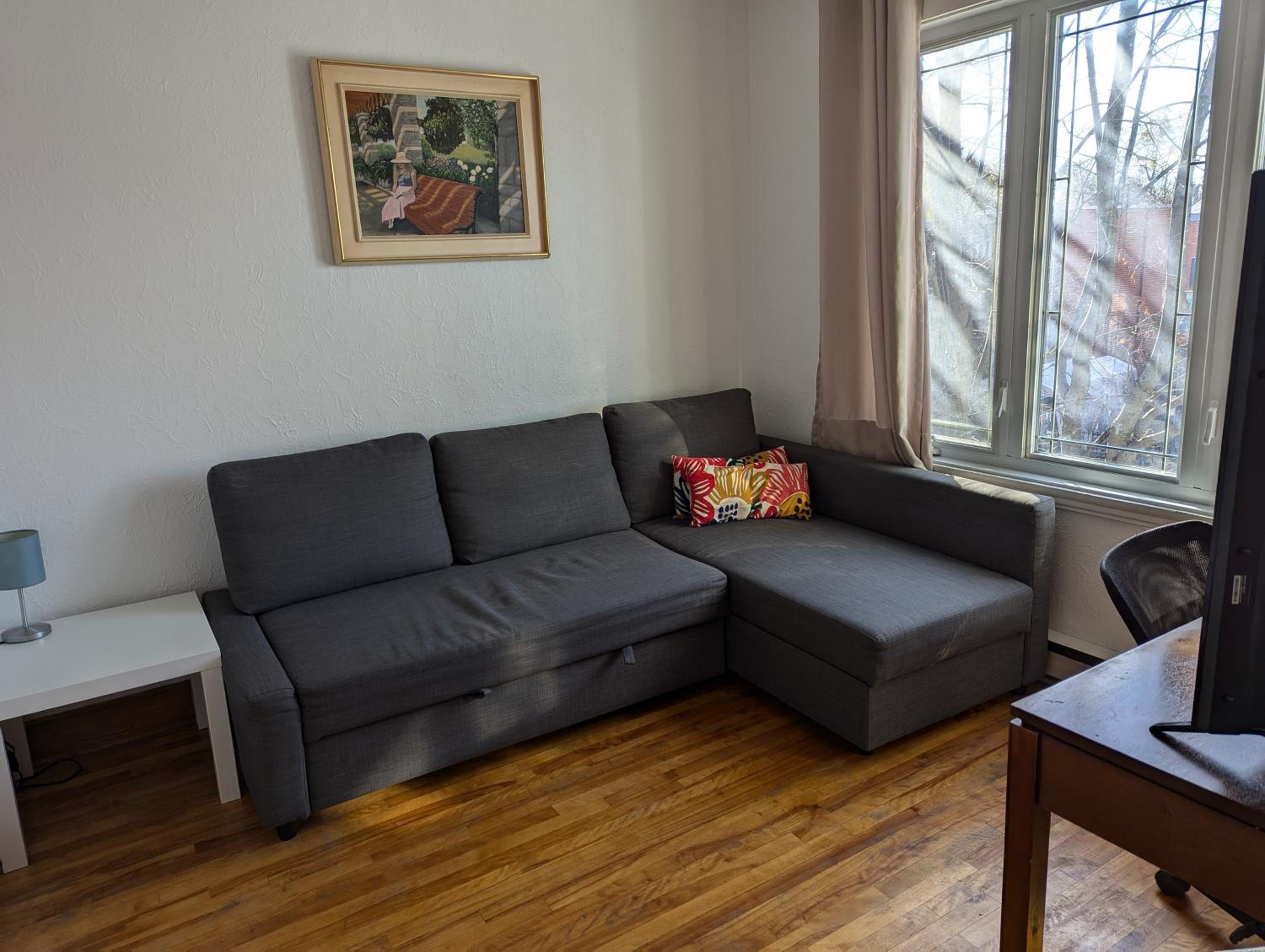 Comfy apartment close to Metro Monk station with self check in