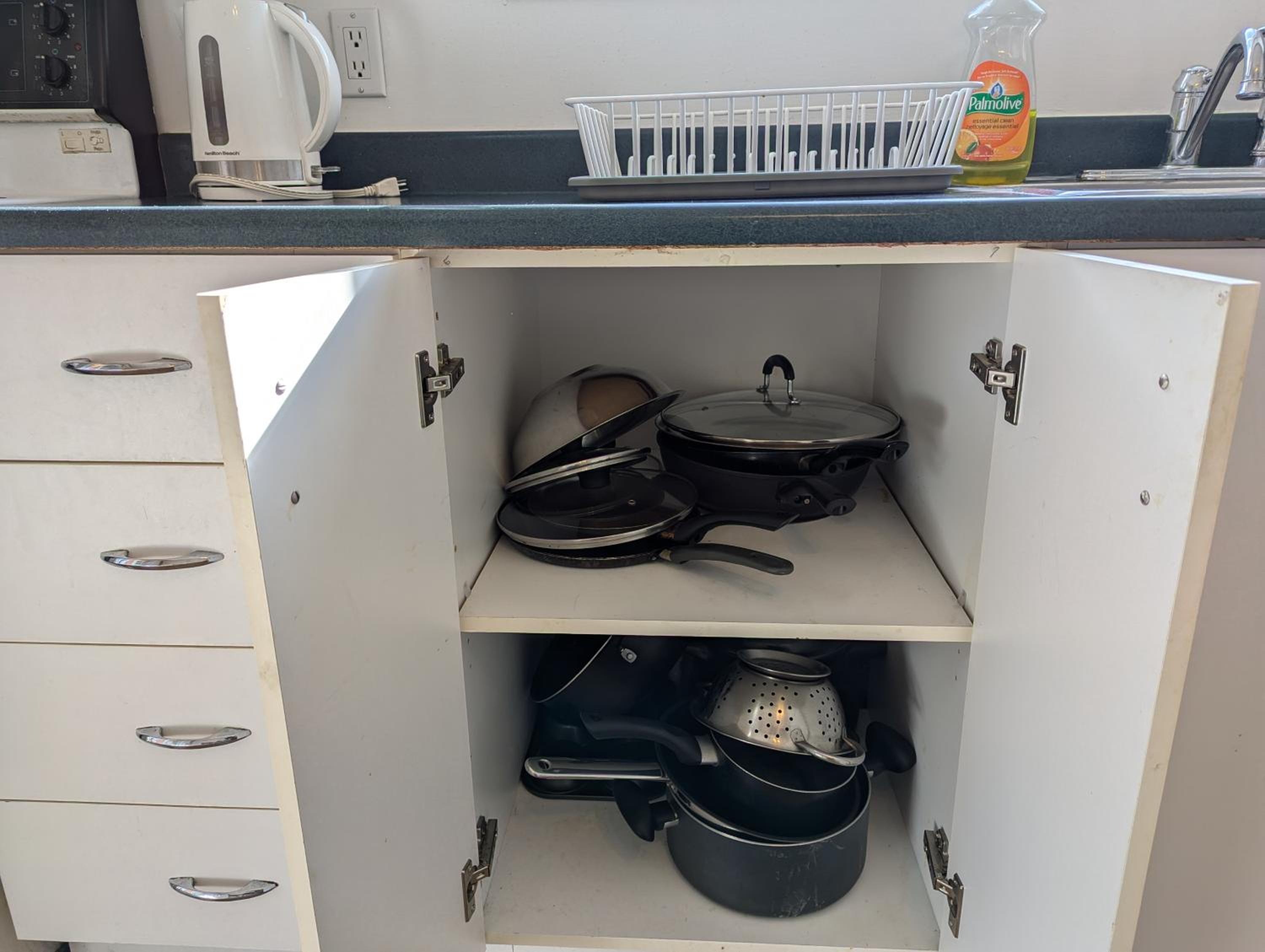 Comfy apartment close to Metro Monk station with self check in