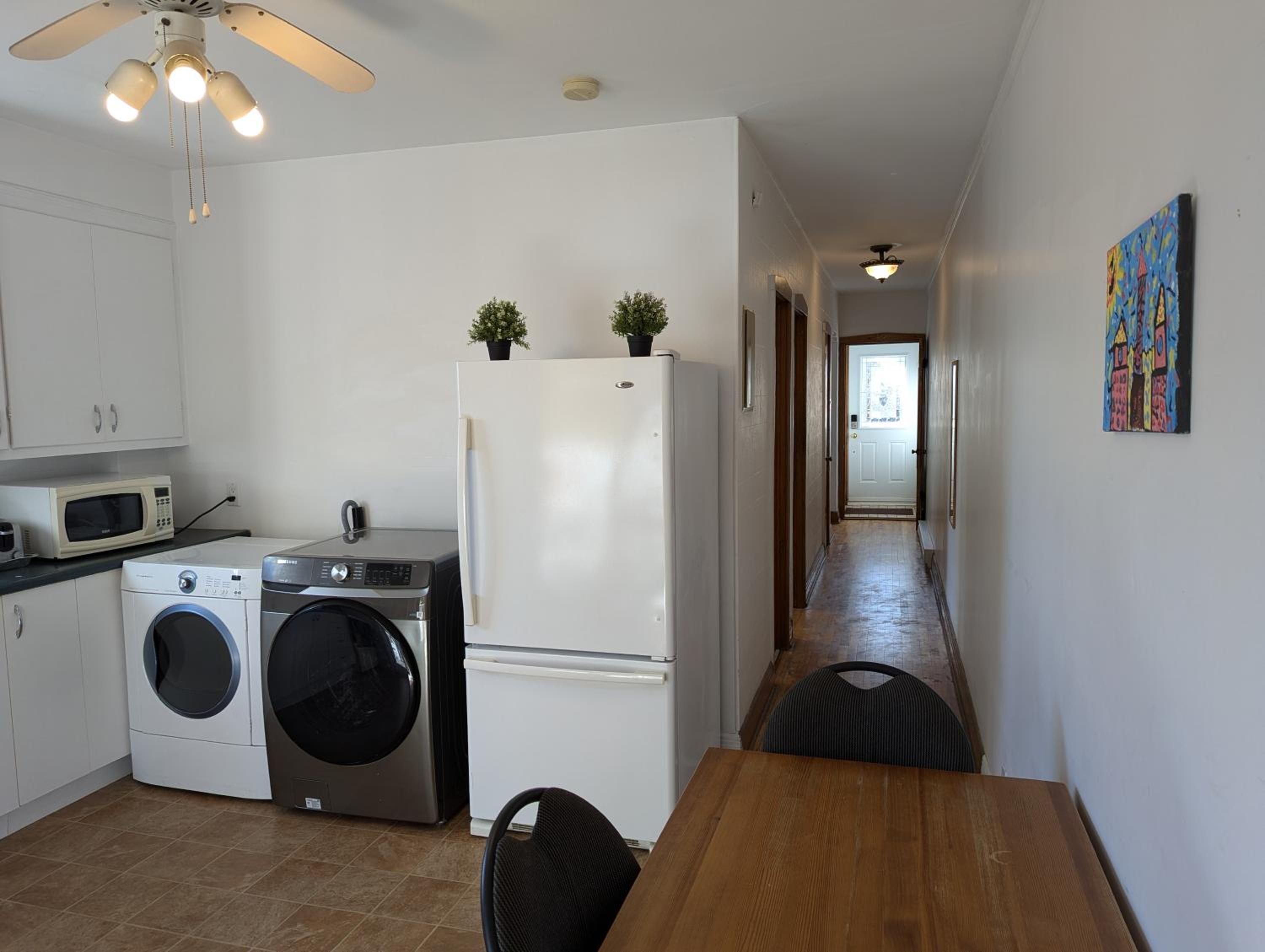 Comfy apartment close to Metro Monk station with self check in