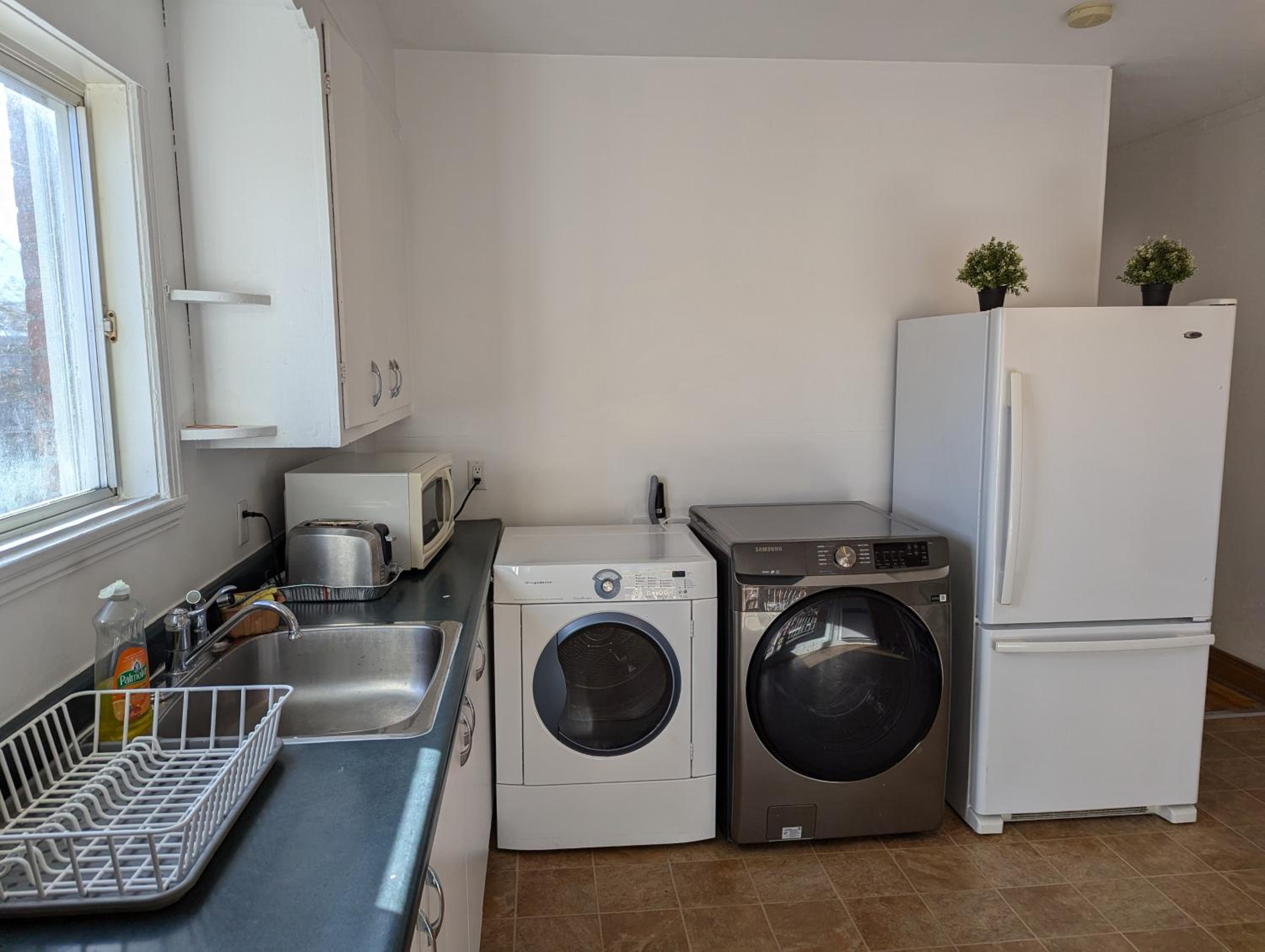 Comfy apartment close to Metro Monk station with self check in