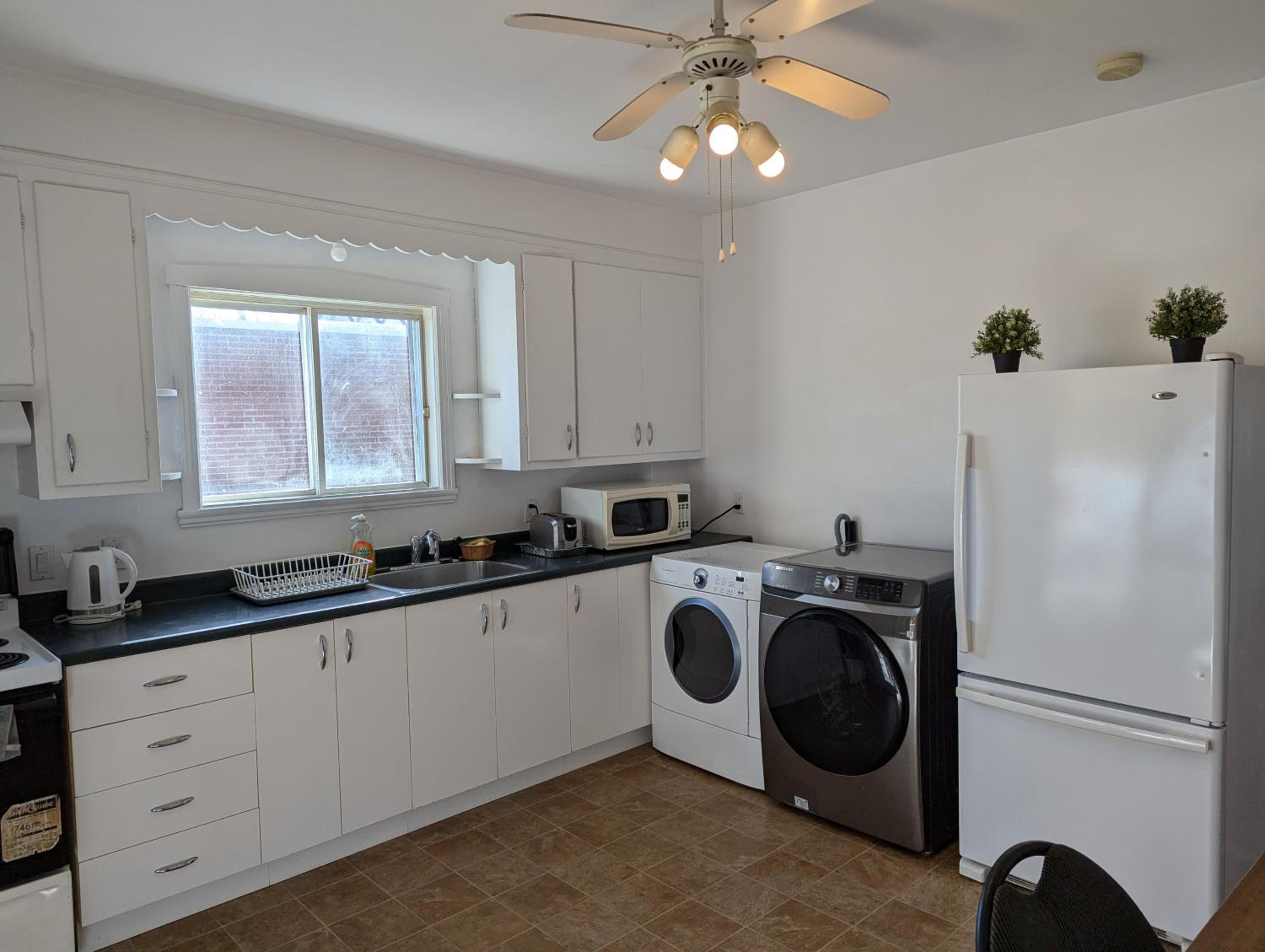 Comfy apartment close to Metro Monk station with self check in