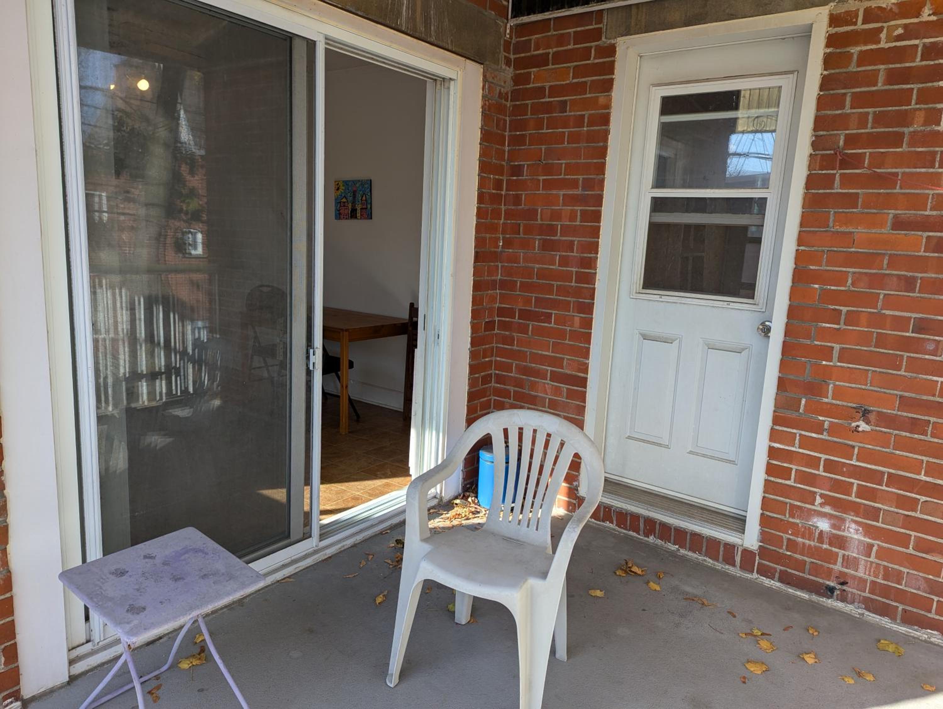 Comfy apartment close to Metro Monk station with self check in