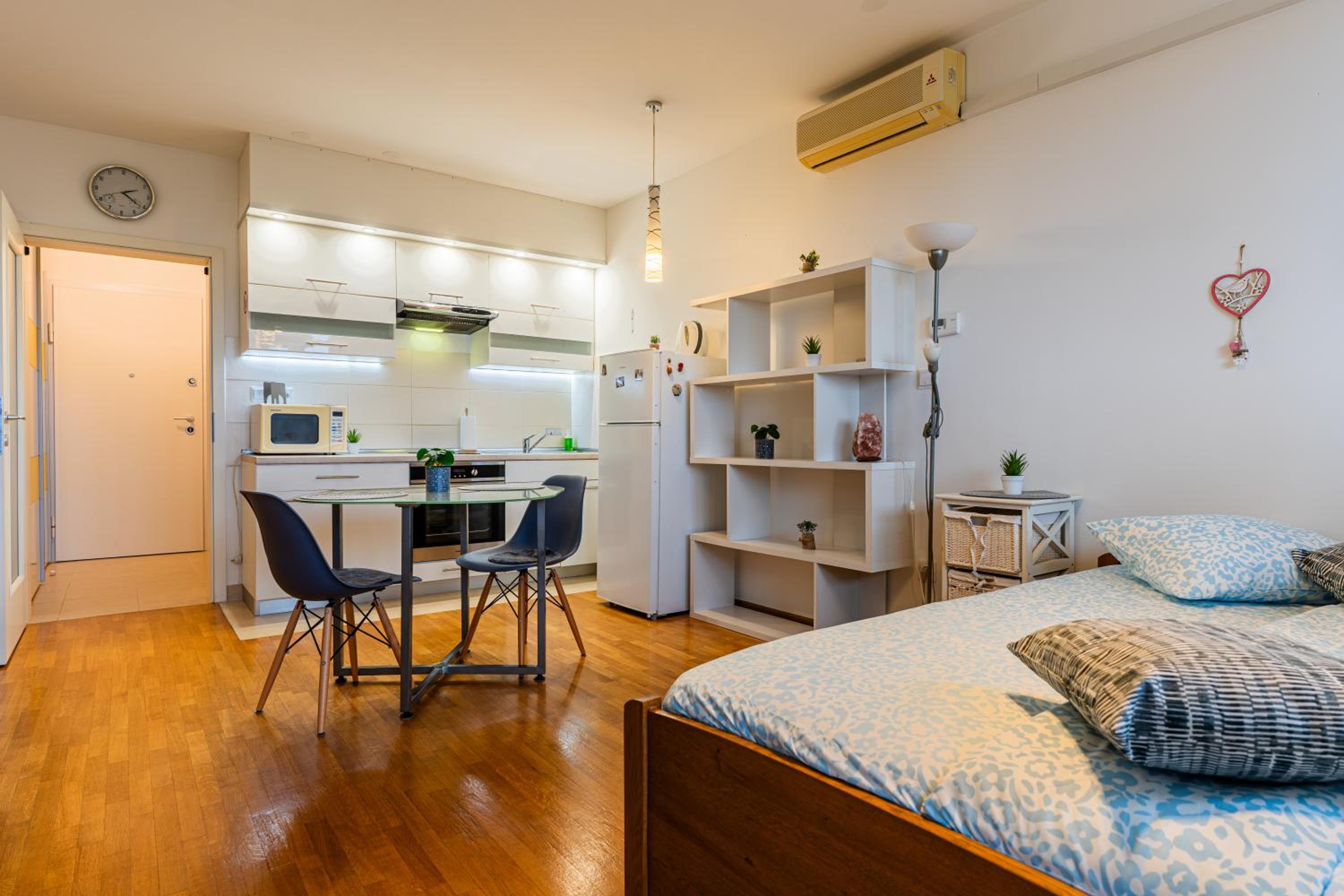 Flex SelfCheckIns 120 - Zagreb - Studio Apartment - Loggia view 3