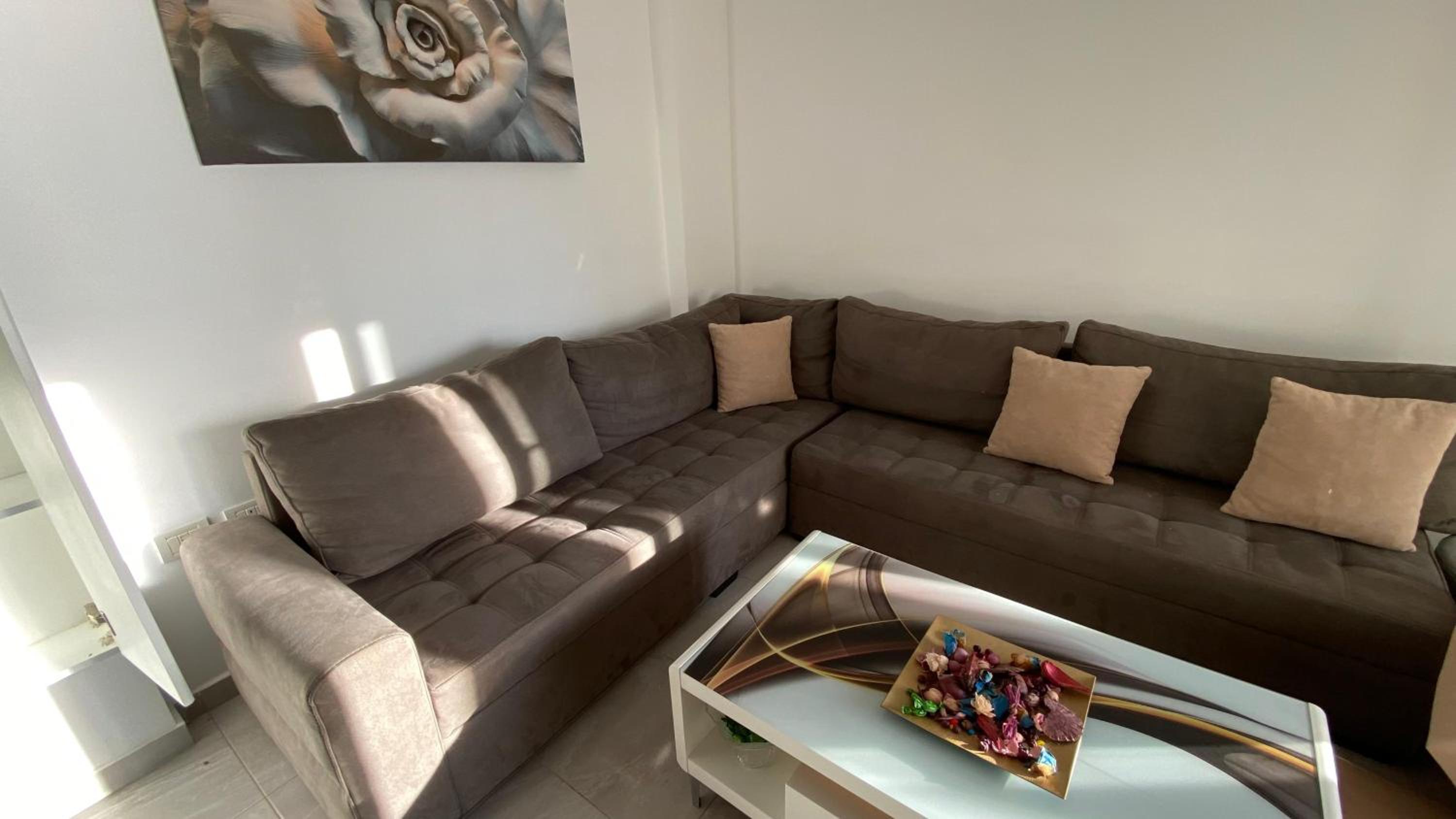 Seaview White Apartment