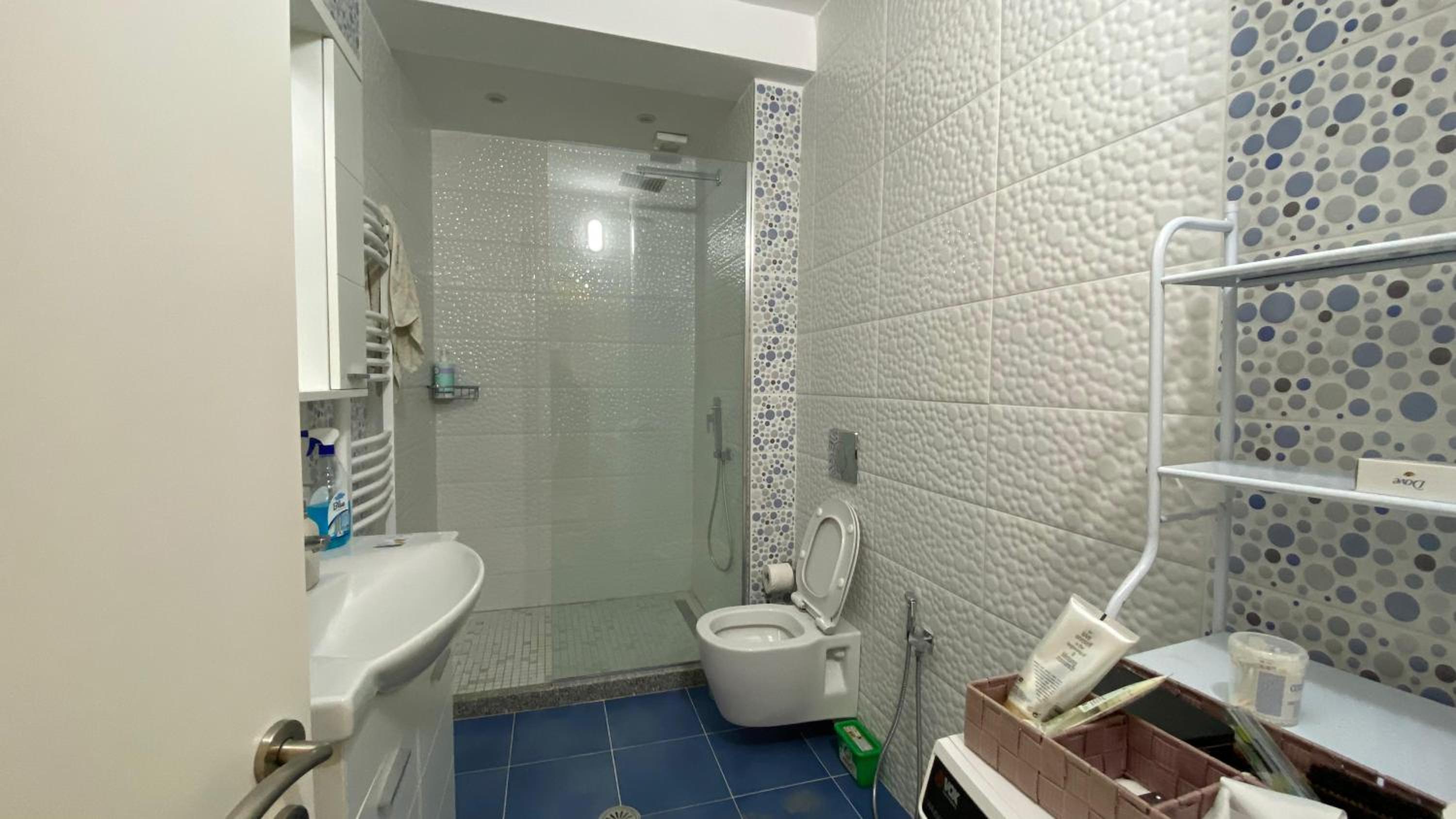 Seaview White Apartment
