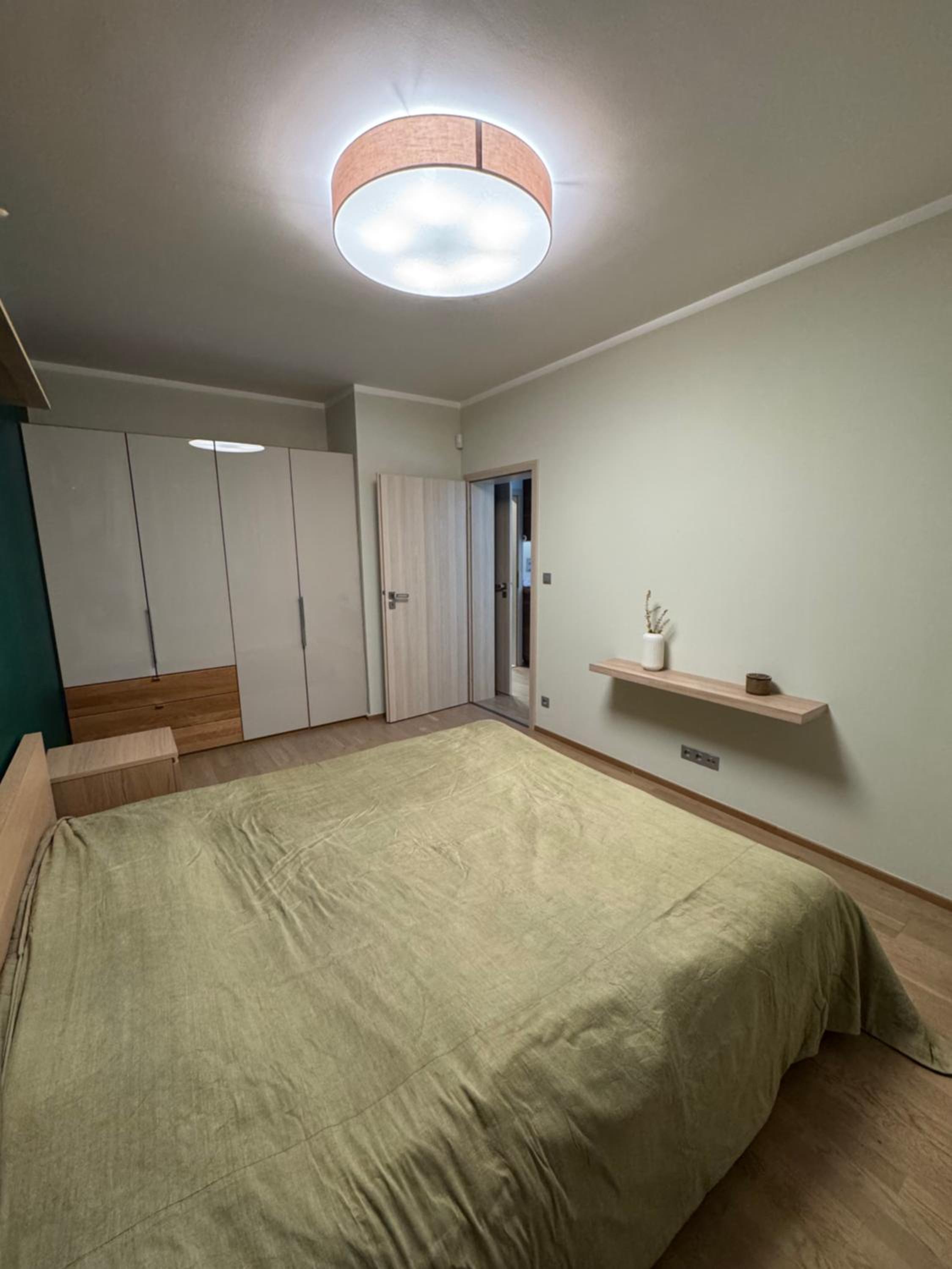 Cozy apt - parking & all amenities