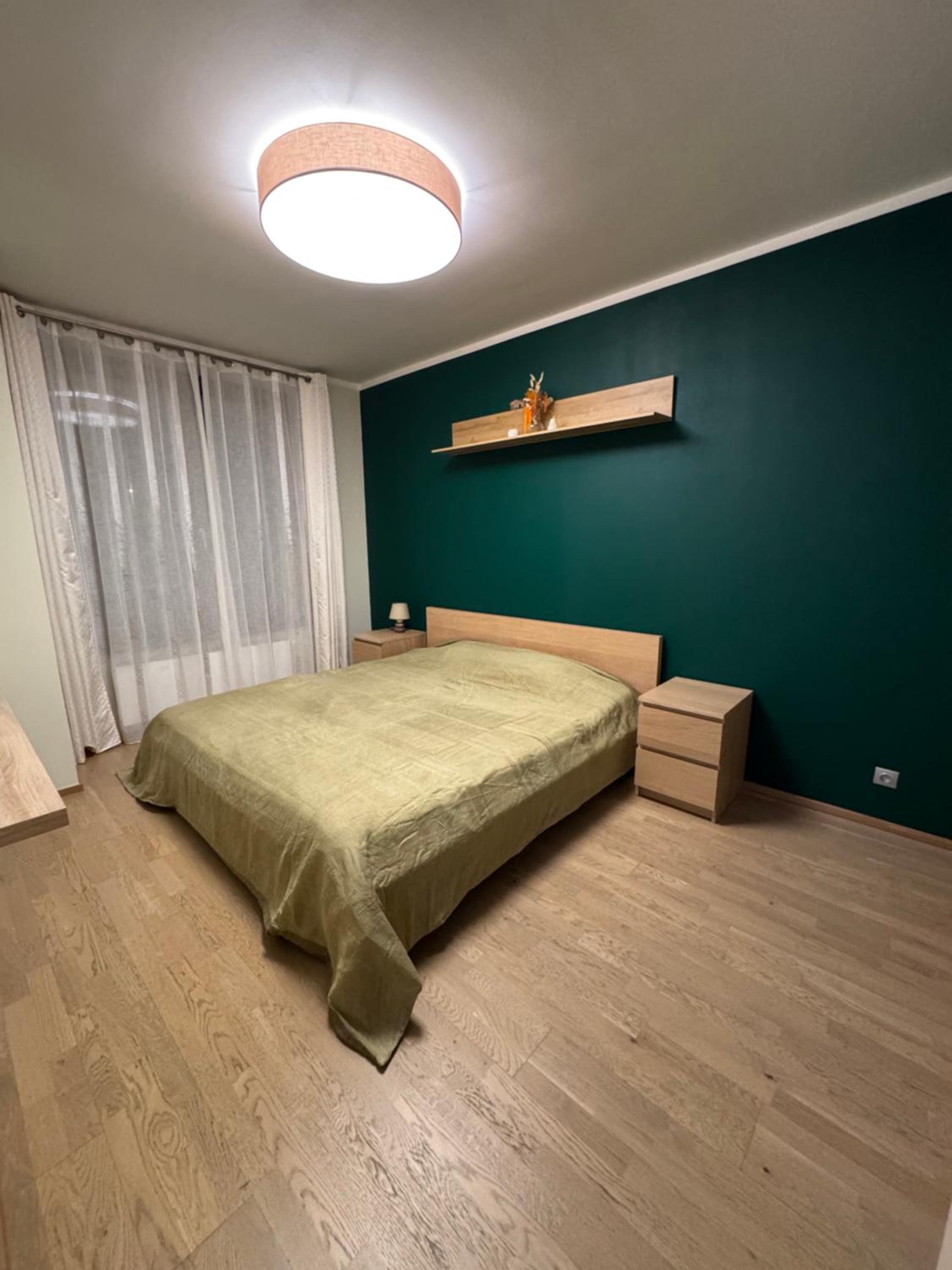 Cozy apt - parking & all amenities