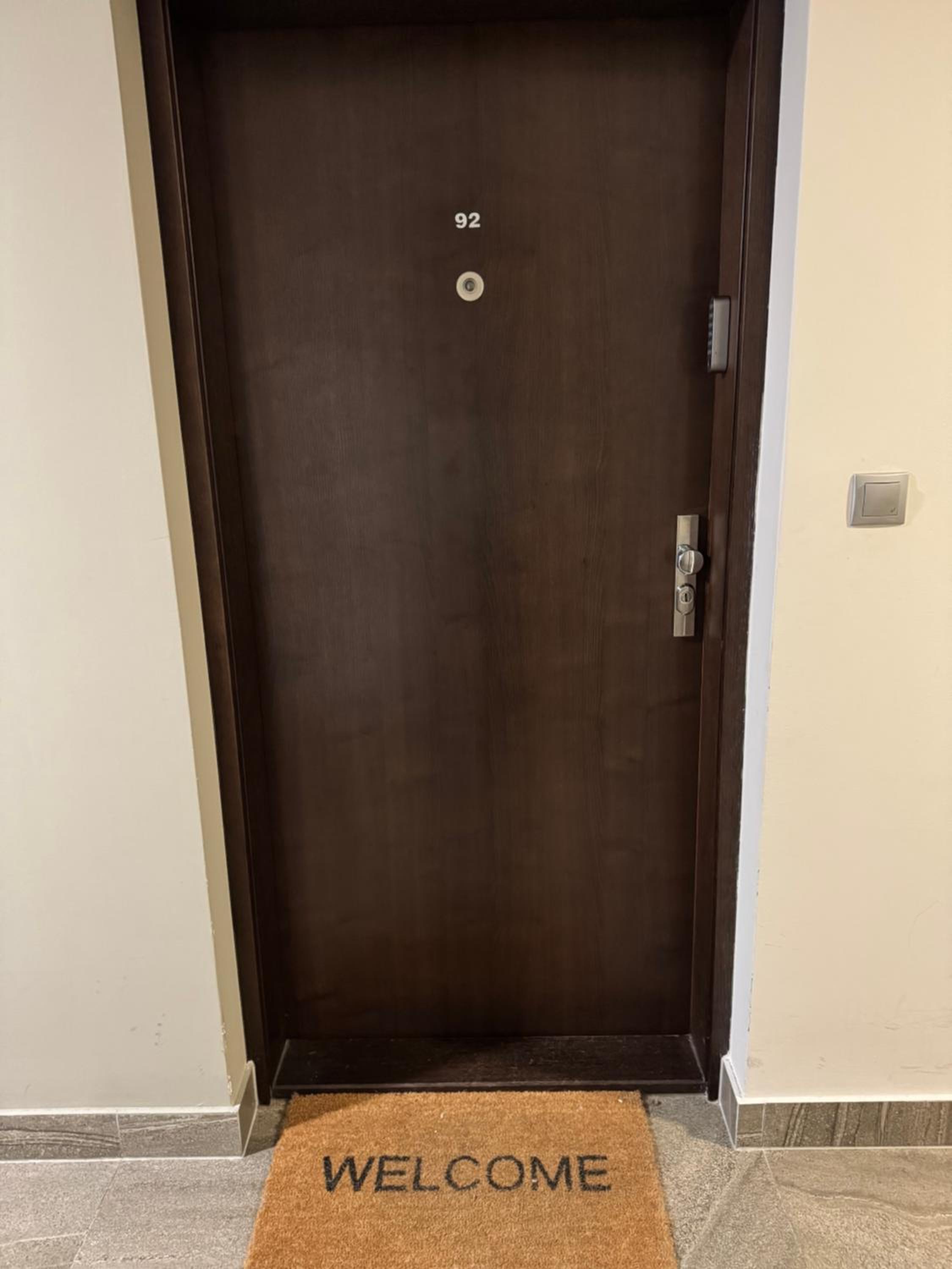Cozy apt - parking & all amenities