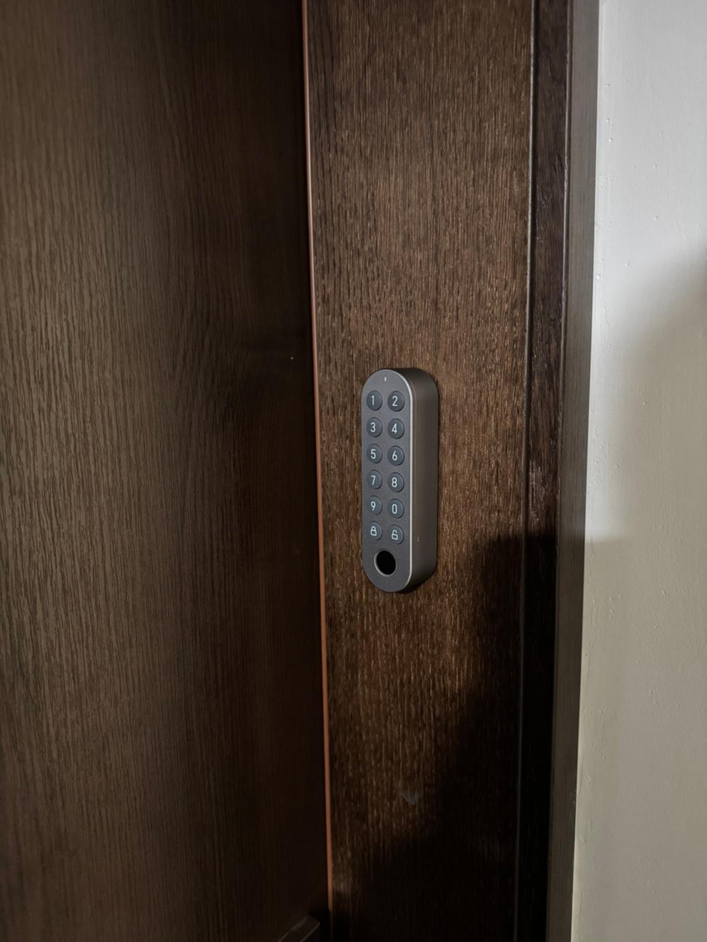 Cozy apt - parking & all amenities