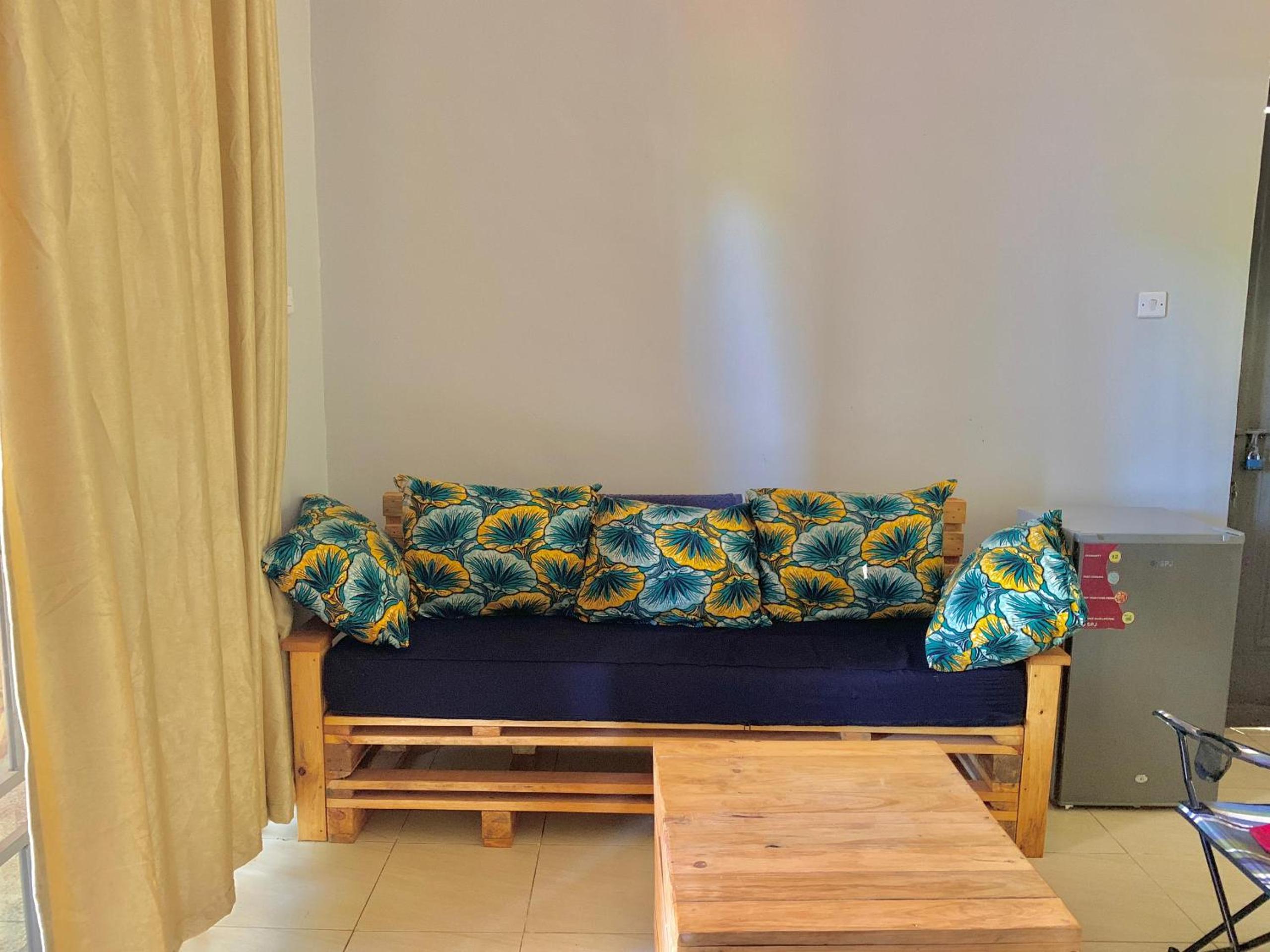 WanderHome 1BDR - Jinja view 4