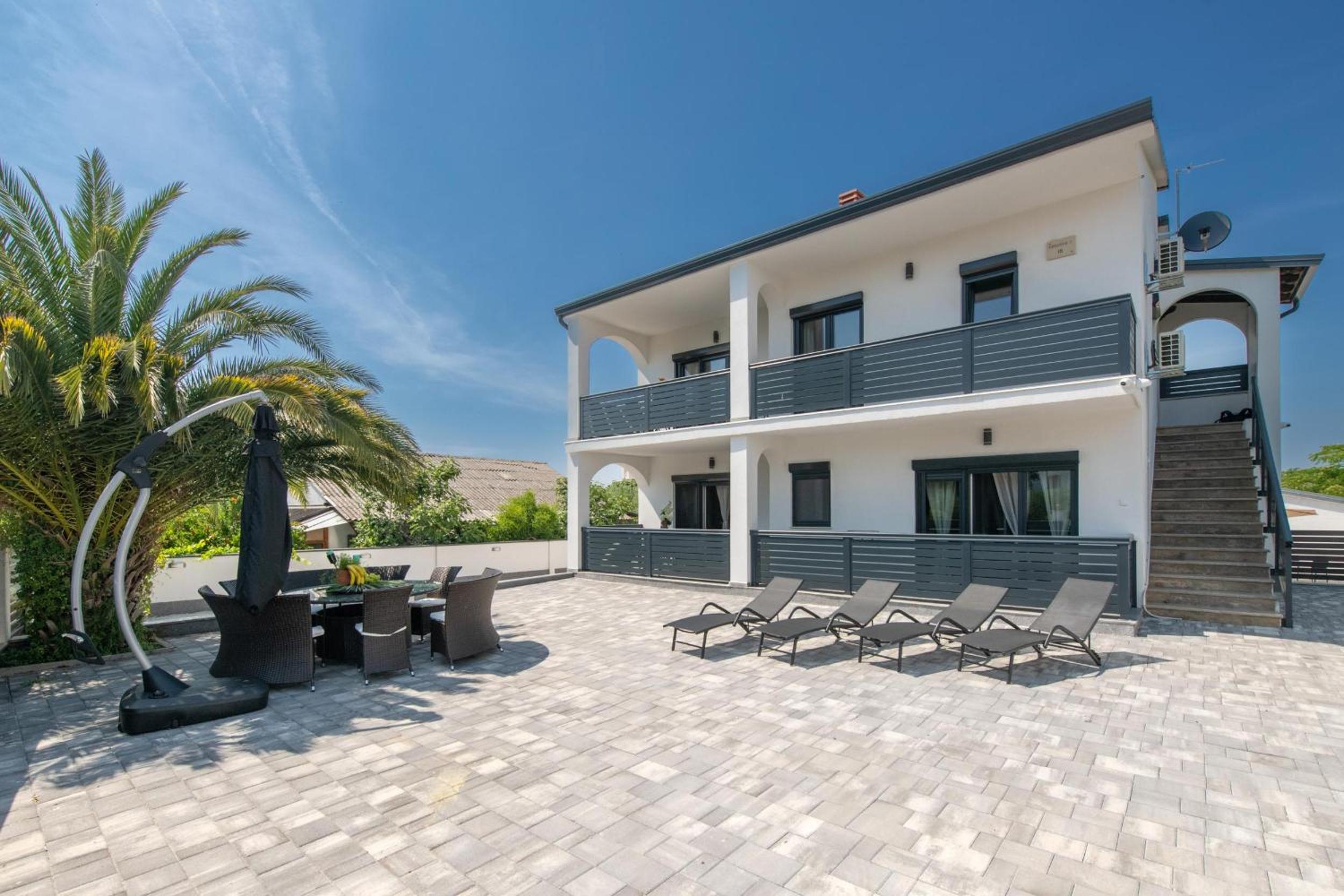 Apartments Villa LiLi near the beach view 2