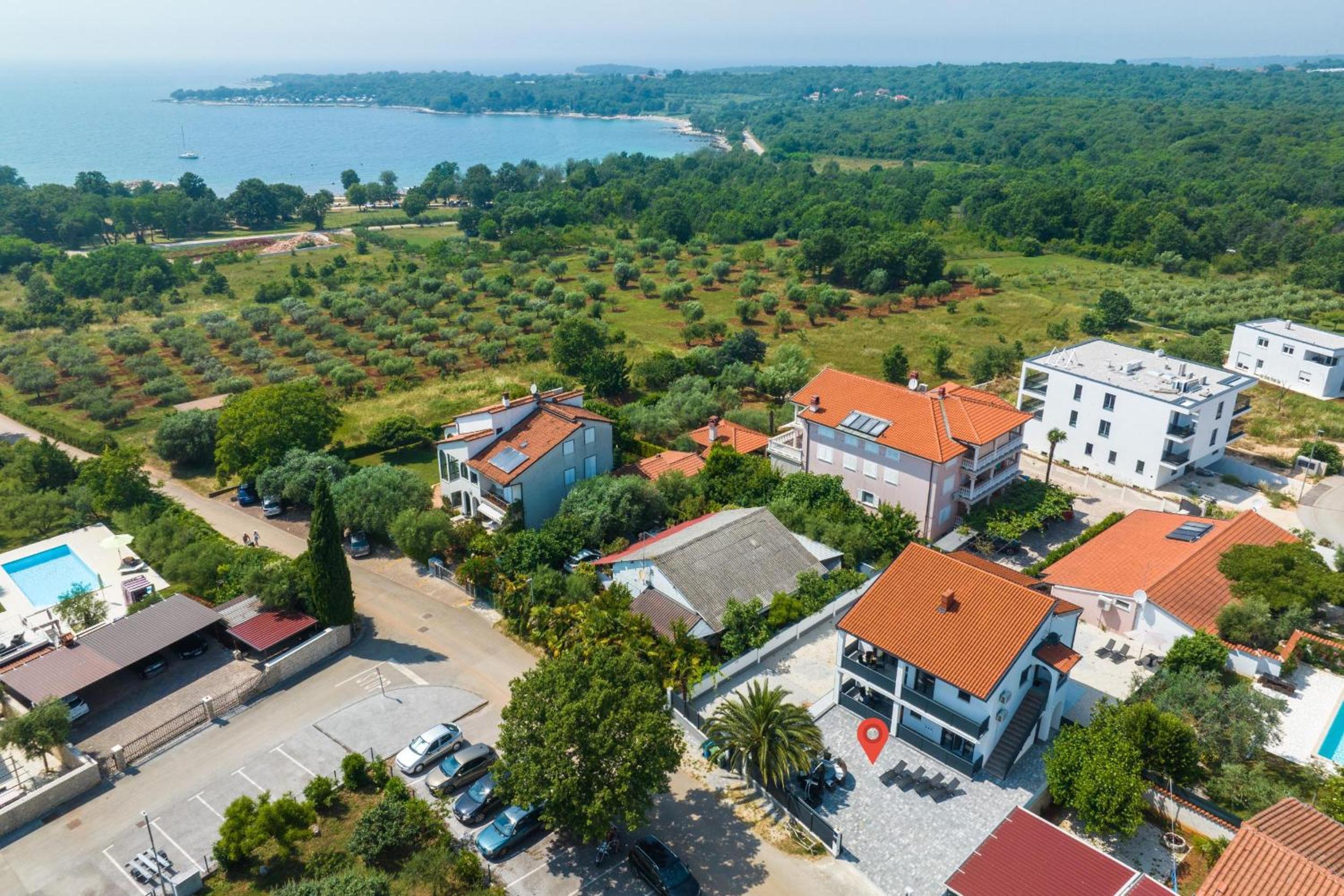 Apartments Villa LiLi near the beach view 3