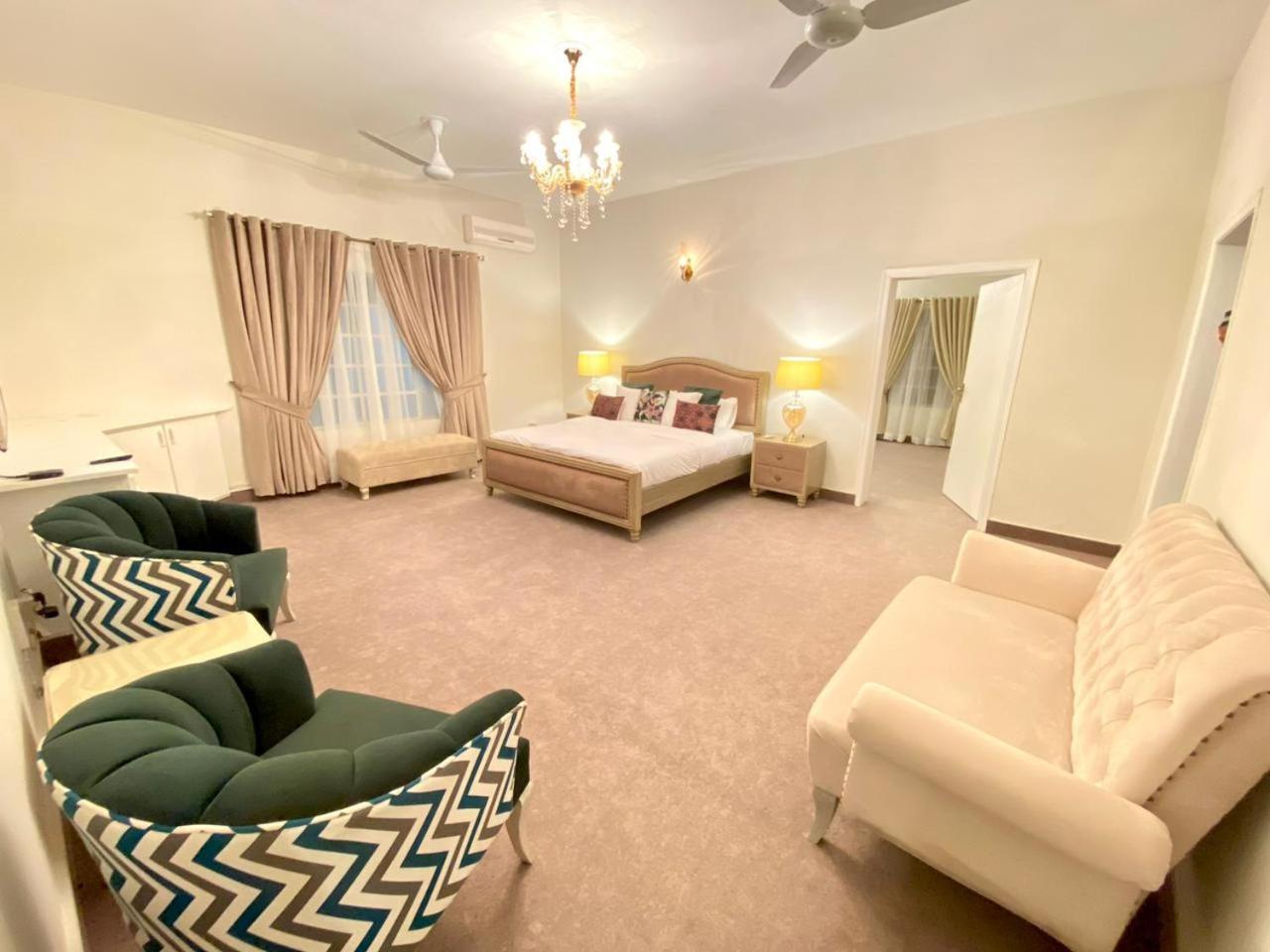 Abu Dhabi Tower Luxurious Apartments - LMY Islamabad
