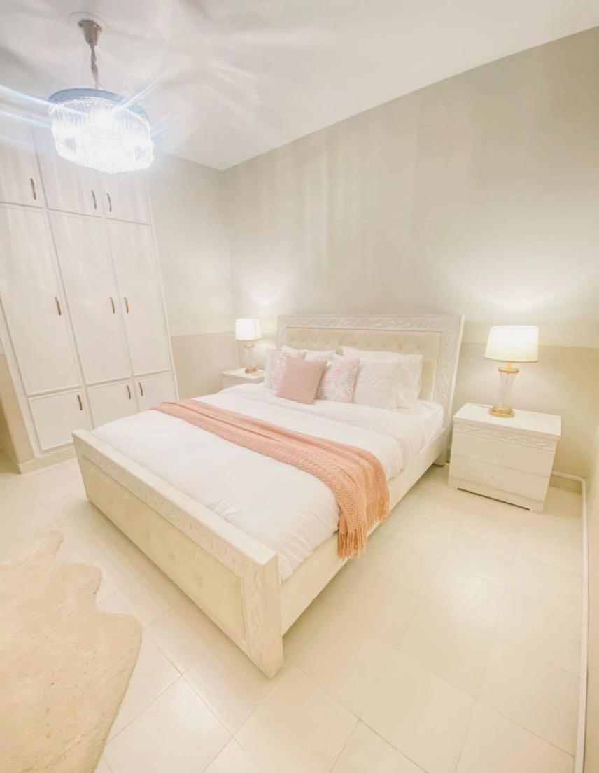 Abu Dhabi Tower Luxurious Apartments - LMY Islamabad