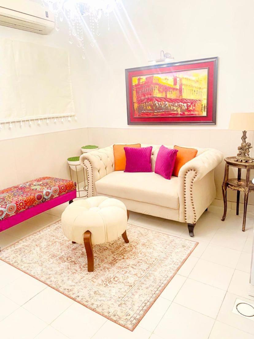 Abu Dhabi Tower Luxurious Apartments - LMY Islamabad