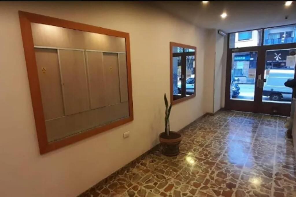Dos ambientes zona Plaza Colón